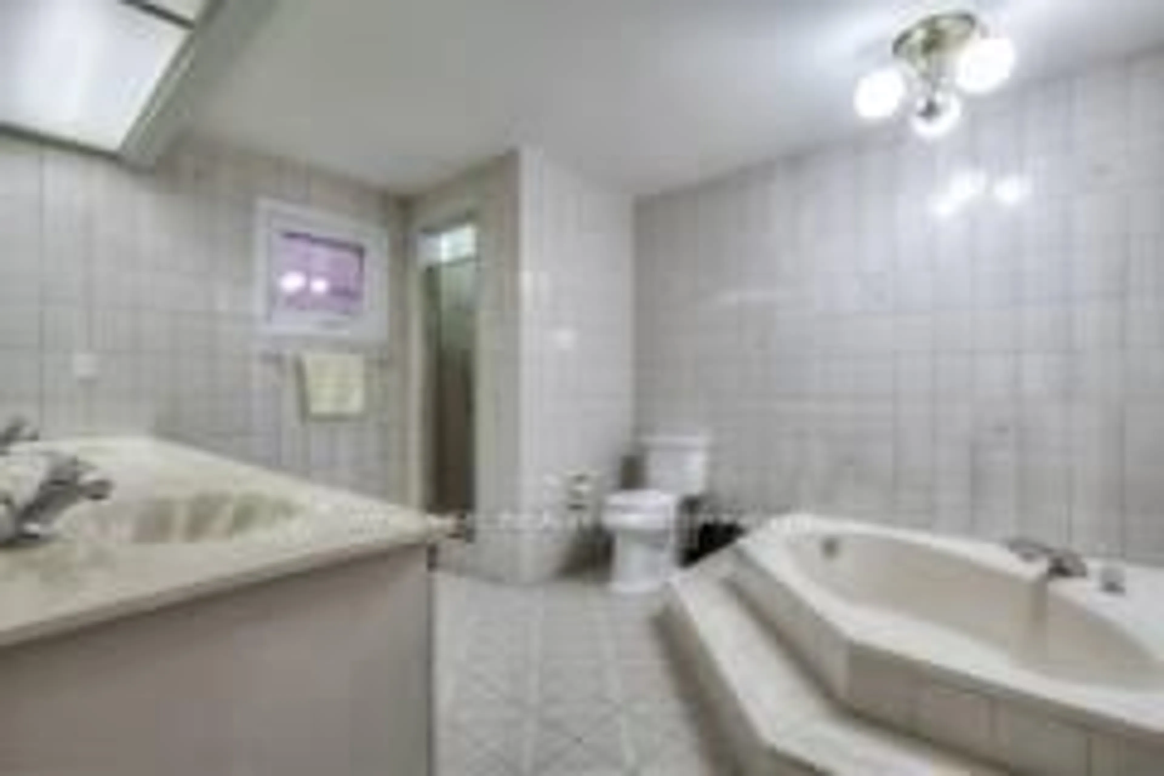 Standard bathroom, ceramic/tile floor for 49 Glenthorne Dr, Toronto Ontario M1C 3S9