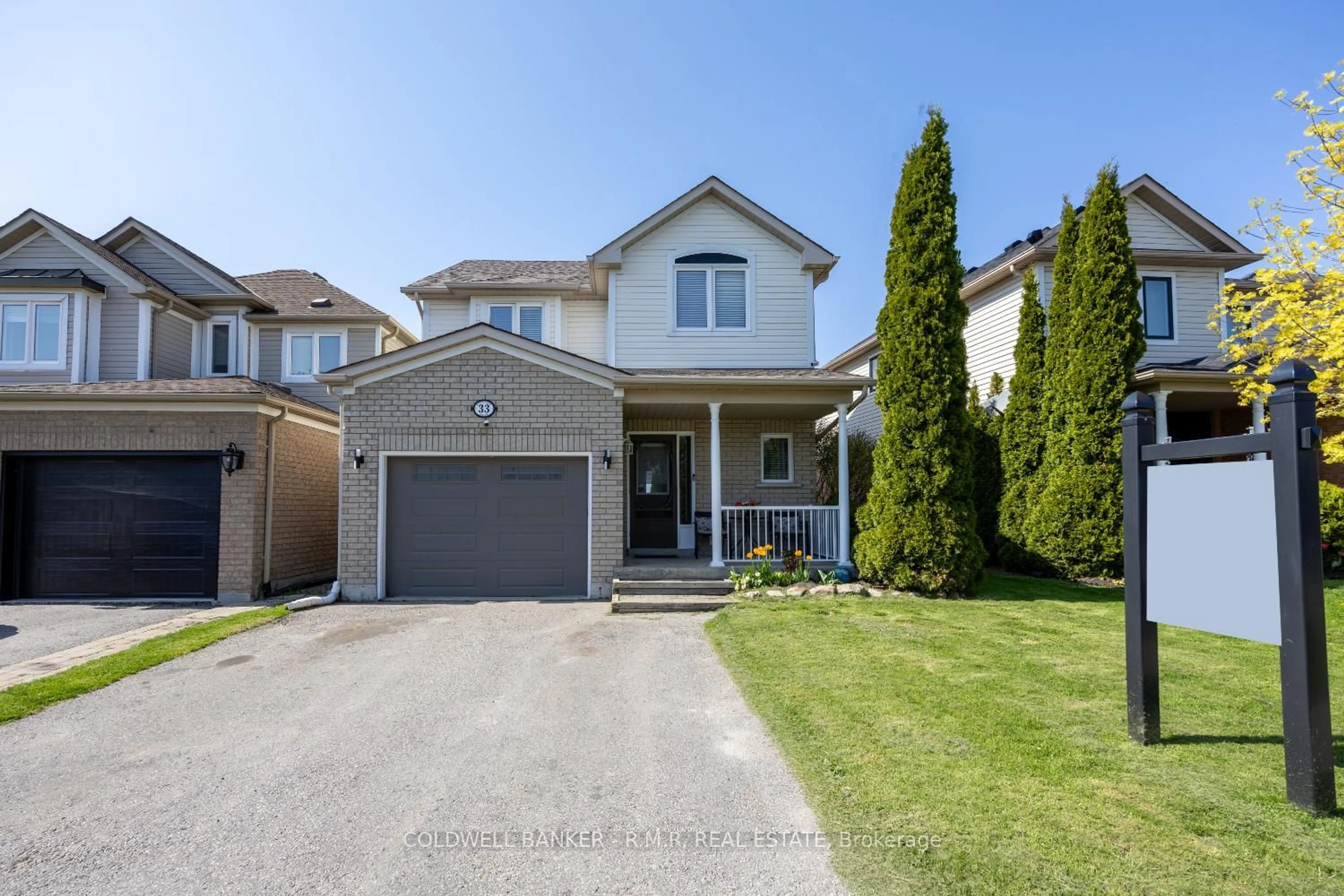 Home with vinyl exterior material, street for 33 Winchurch Dr, Scugog Ontario L9L 1T5