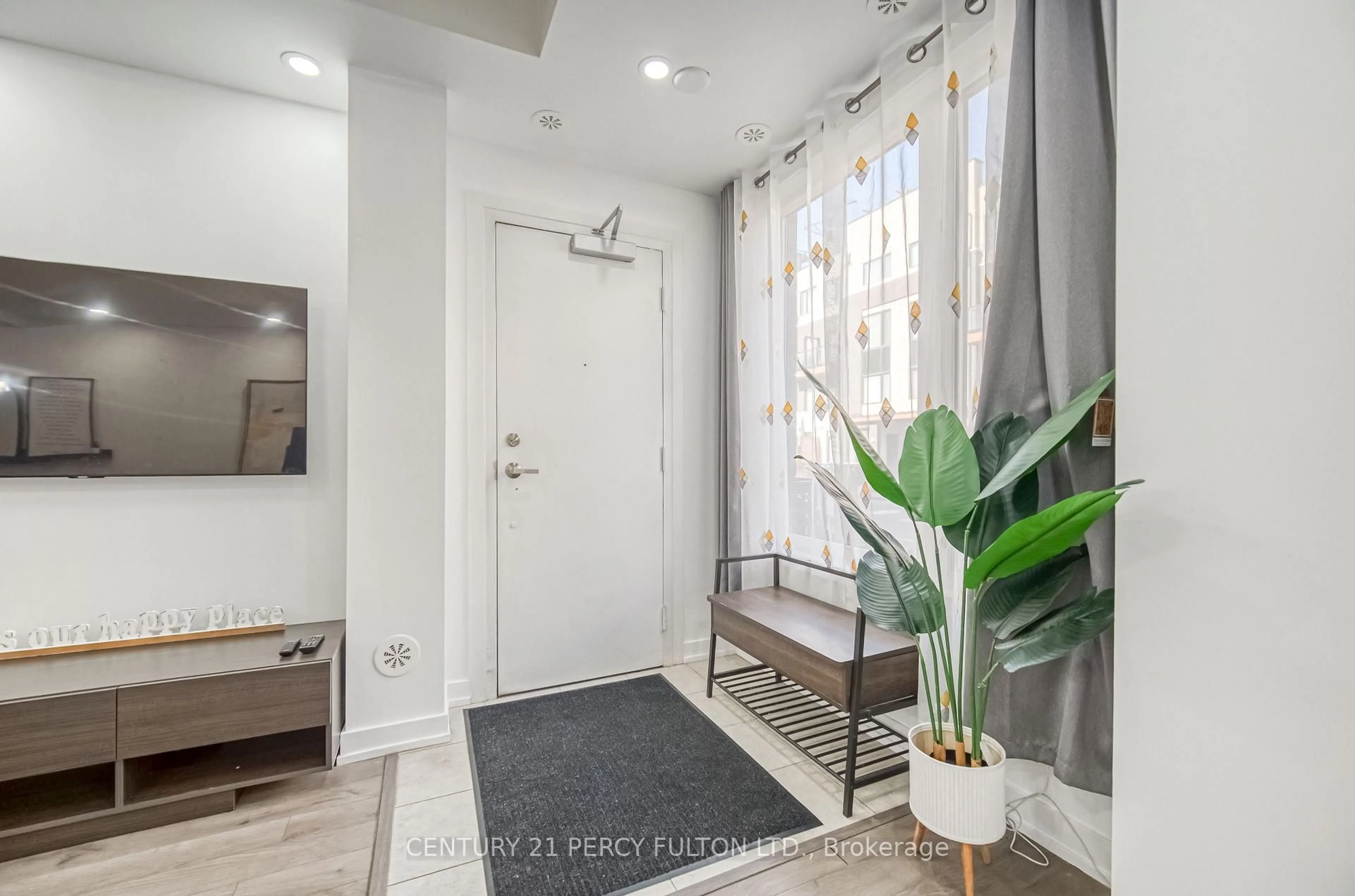 Indoor entryway for 1555 Kingston Rd #504, Pickering Ontario L1V 0E9