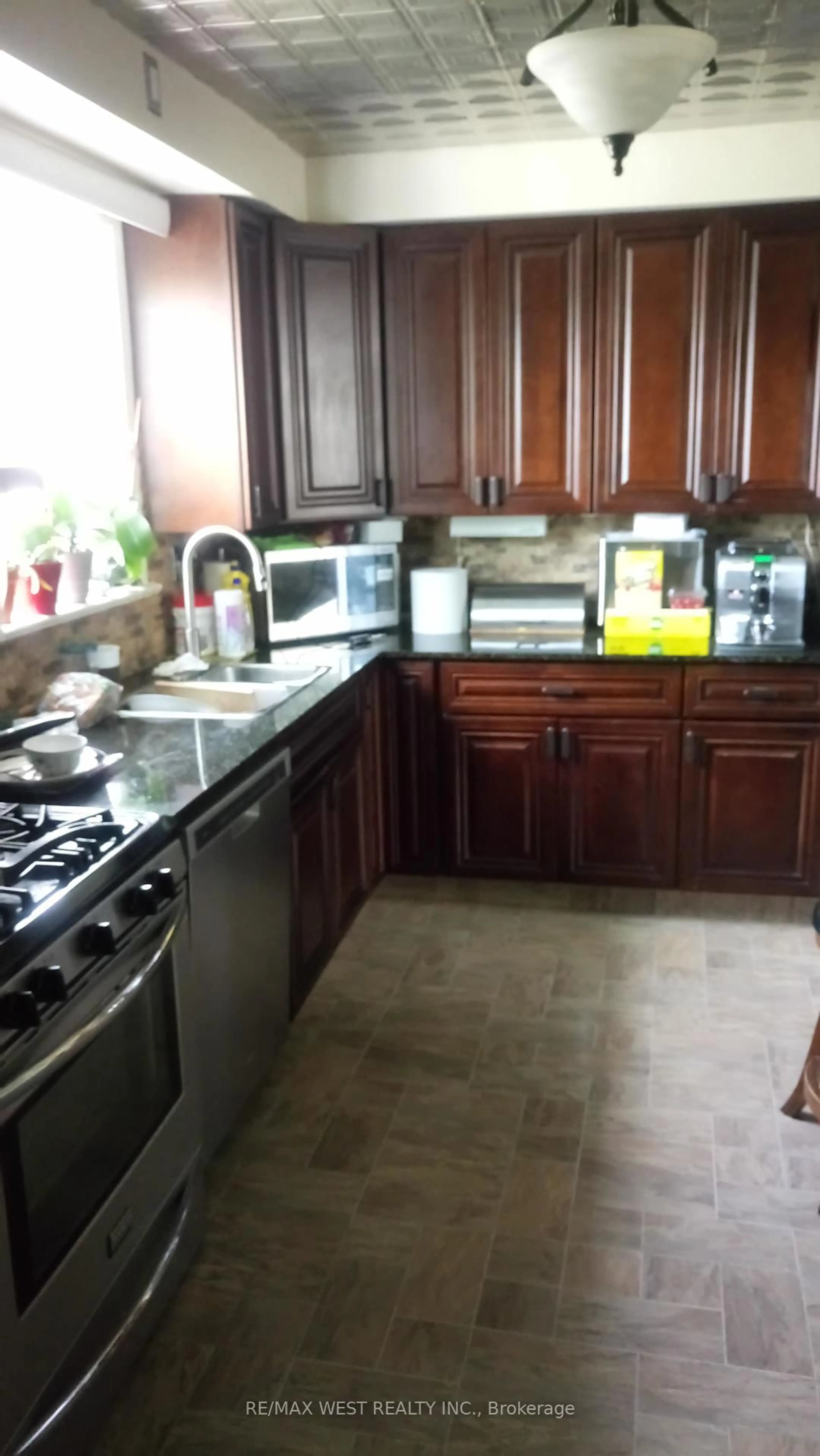Standard kitchen, ceramic/tile floor for 263 Oak Park Ave, Toronto Ontario M4C 4N4
