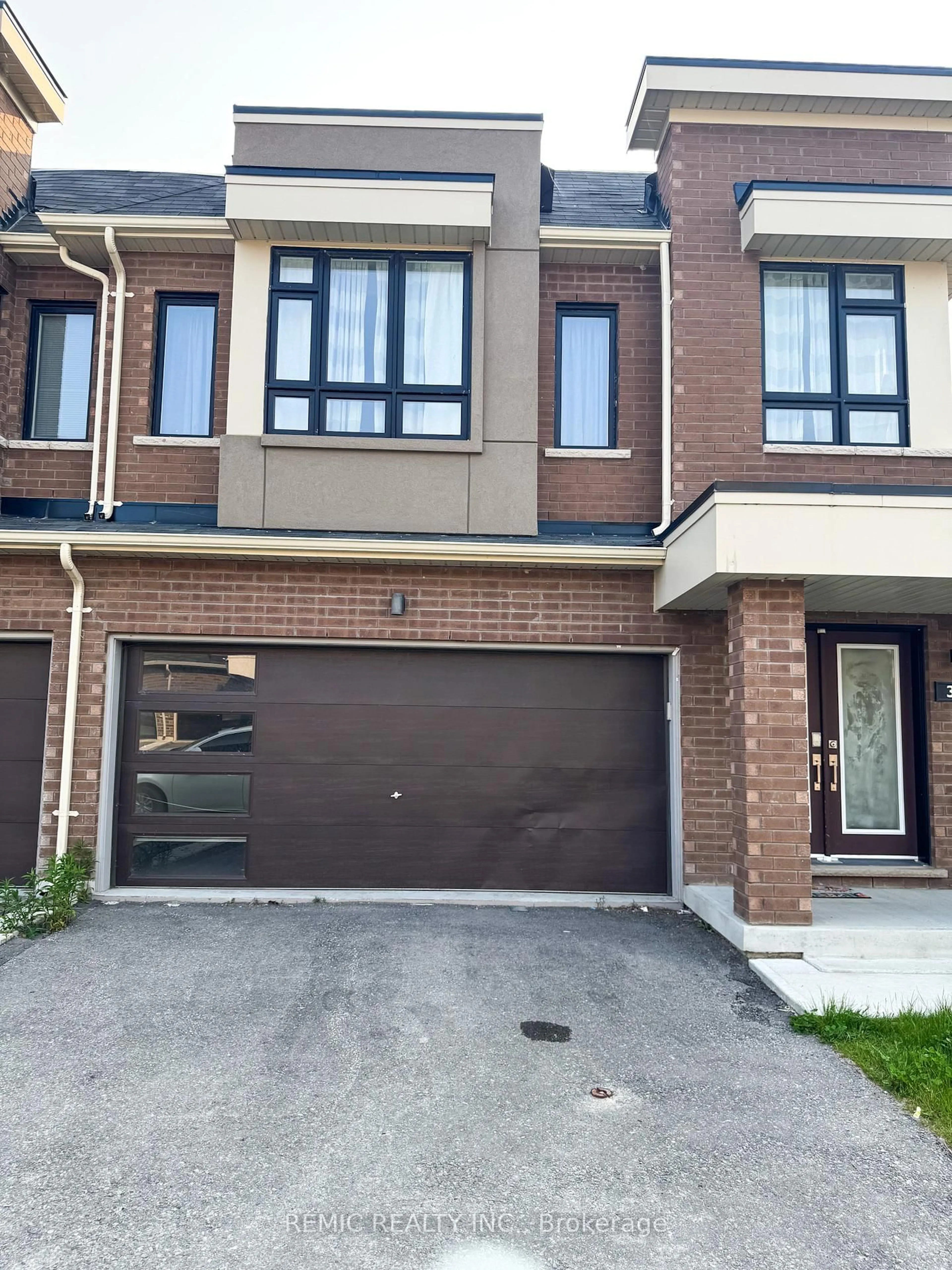 Home with brick exterior material, street for 36 Sailors Landing, Clarington Ontario L1C 7G4