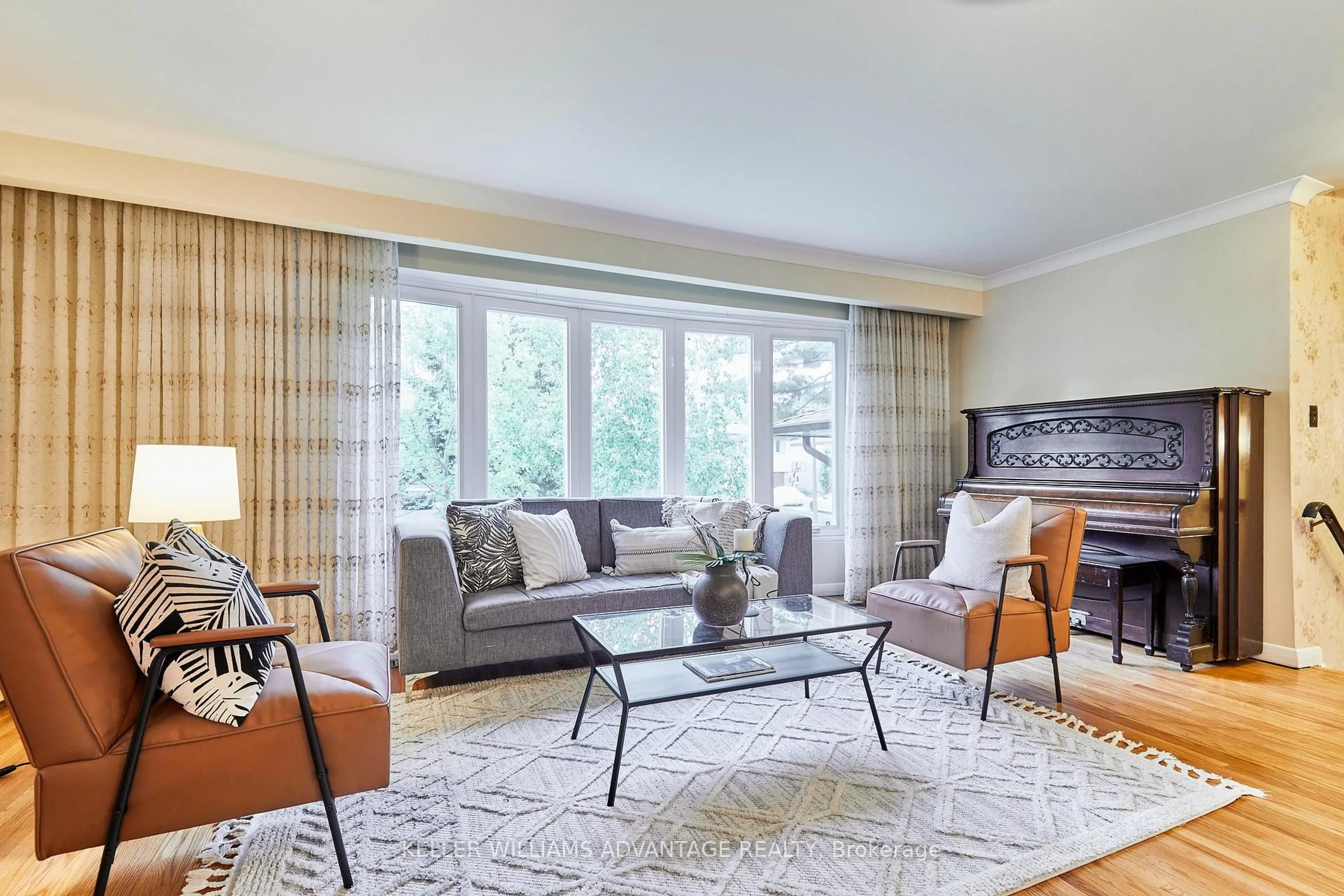 Living room with furniture, unknown for 53 Regency Sq, Toronto Ontario M1E 1N4
