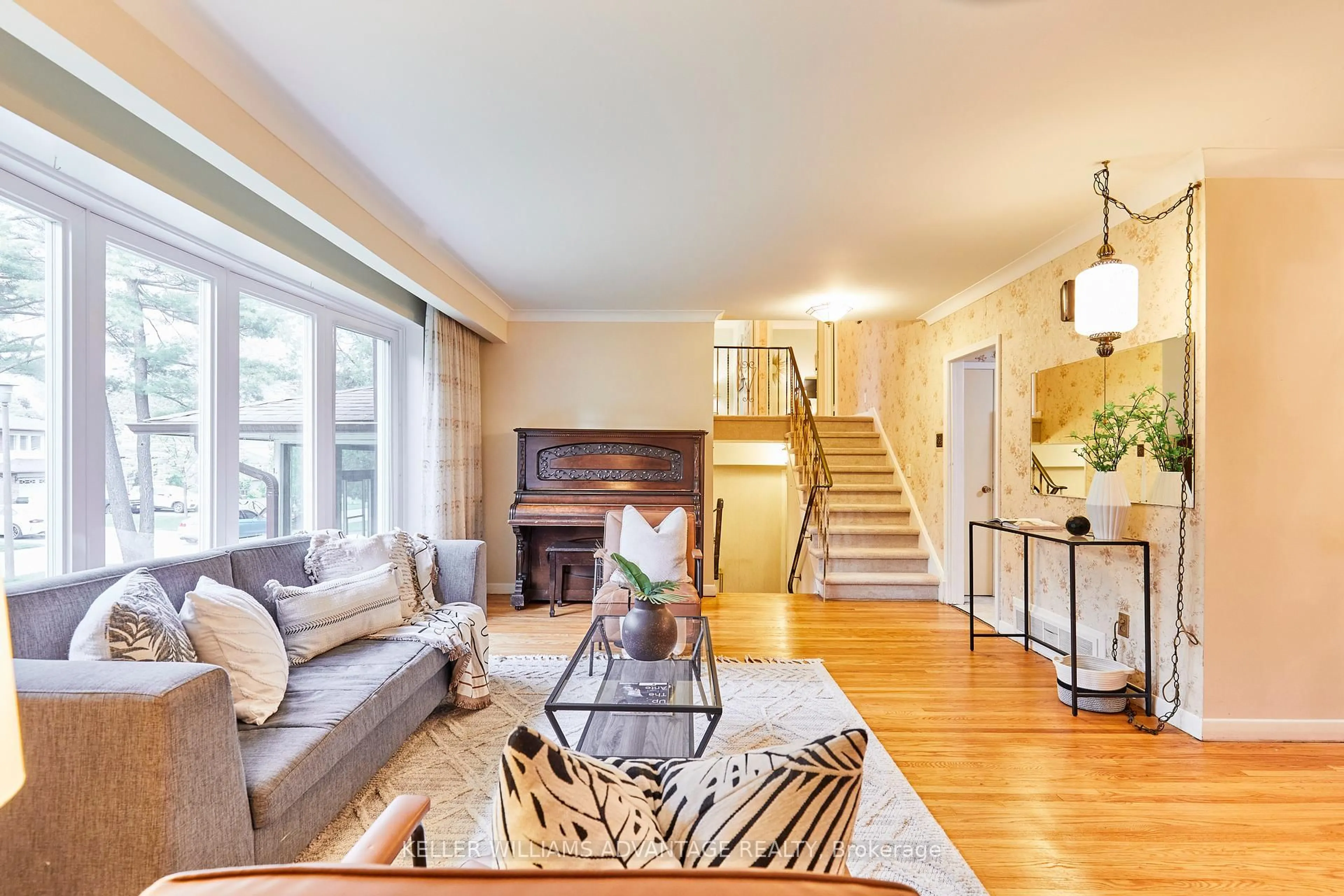 Living room with furniture, unknown for 53 Regency Sq, Toronto Ontario M1E 1N4