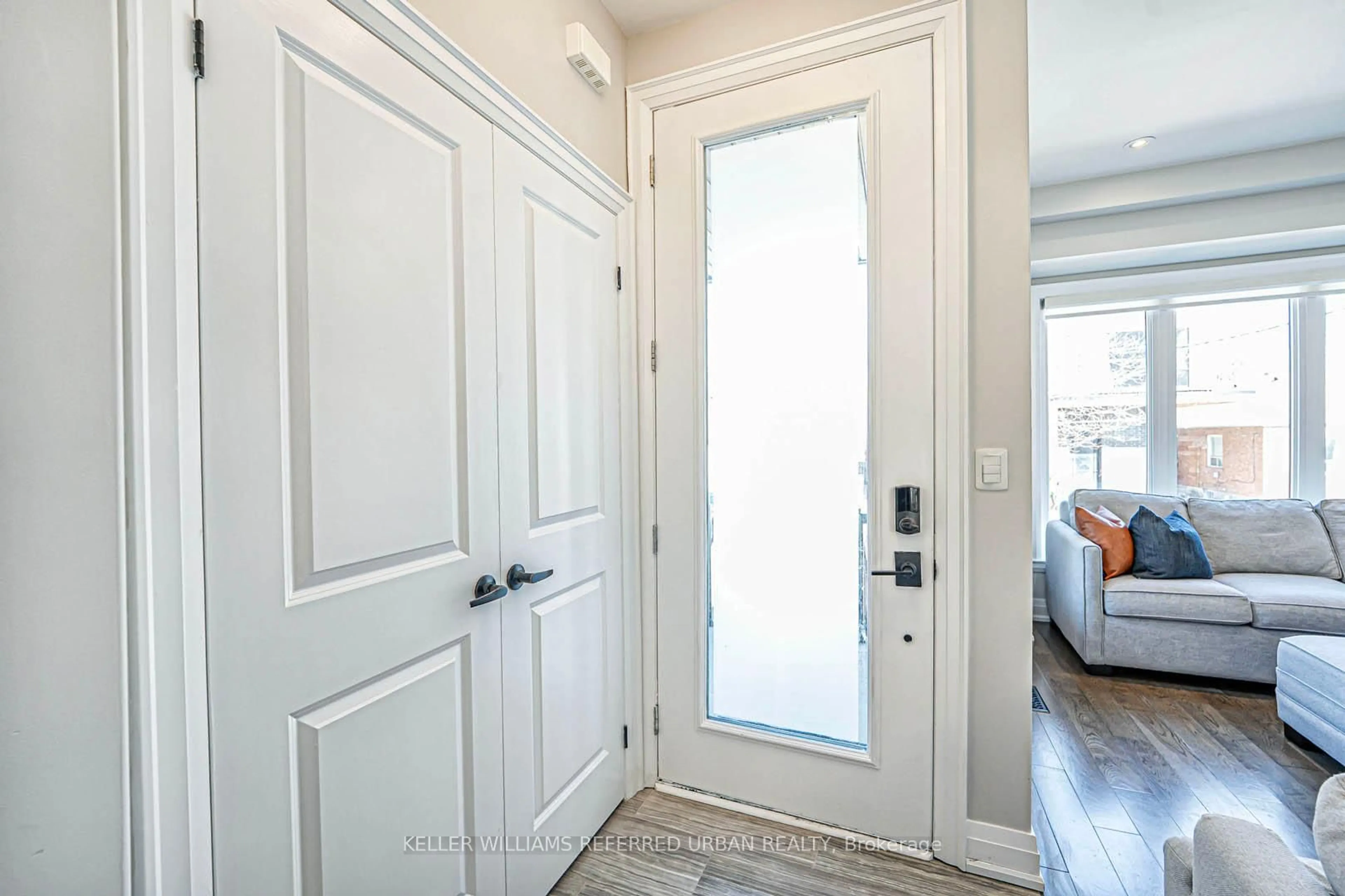 Indoor entryway for 41 Doncaster Ave, Toronto Ontario M4C 1Y6