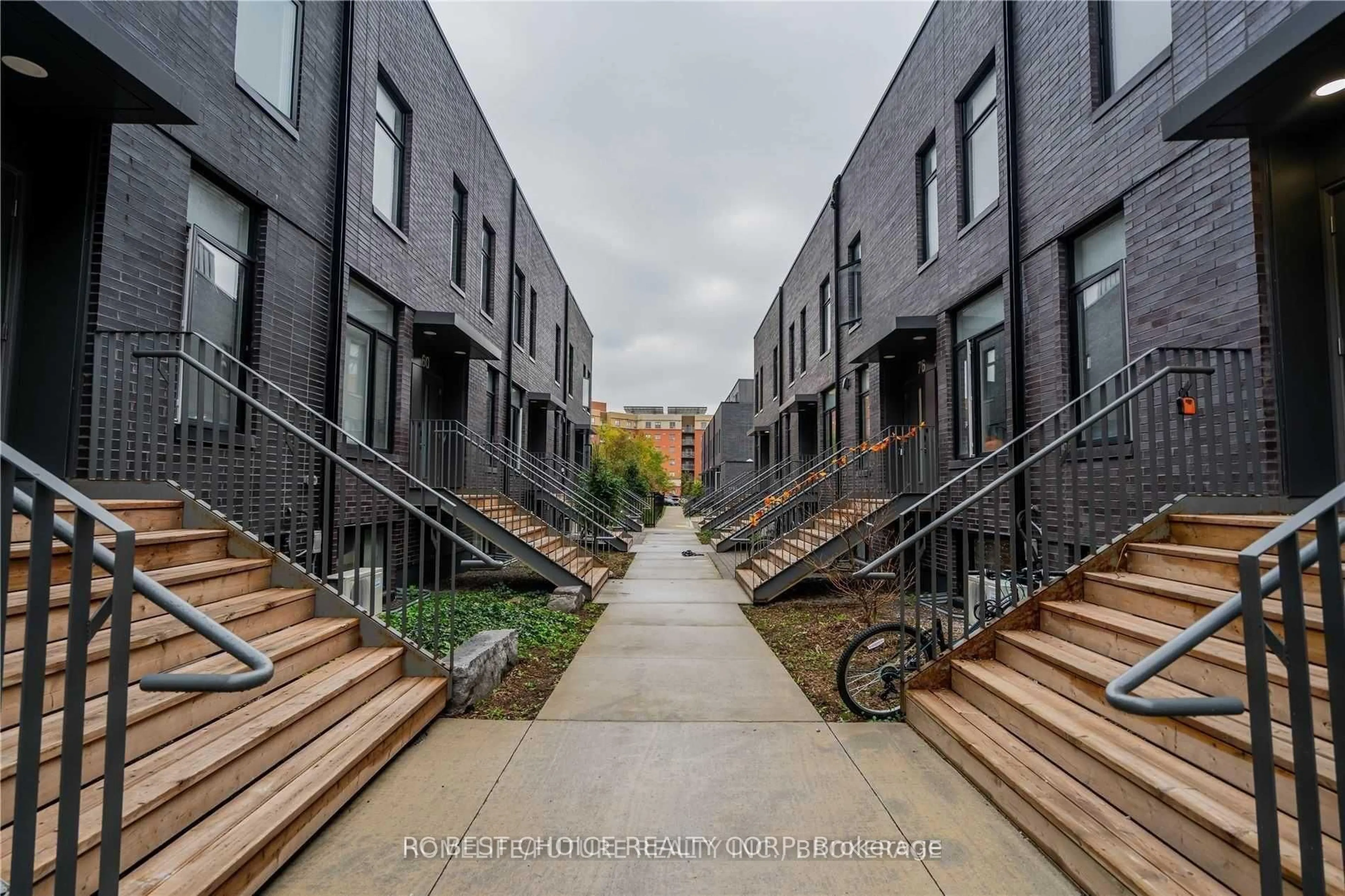 Patio, street for 1760 Simcoe St #74, Oshawa Ontario L1G 0C3