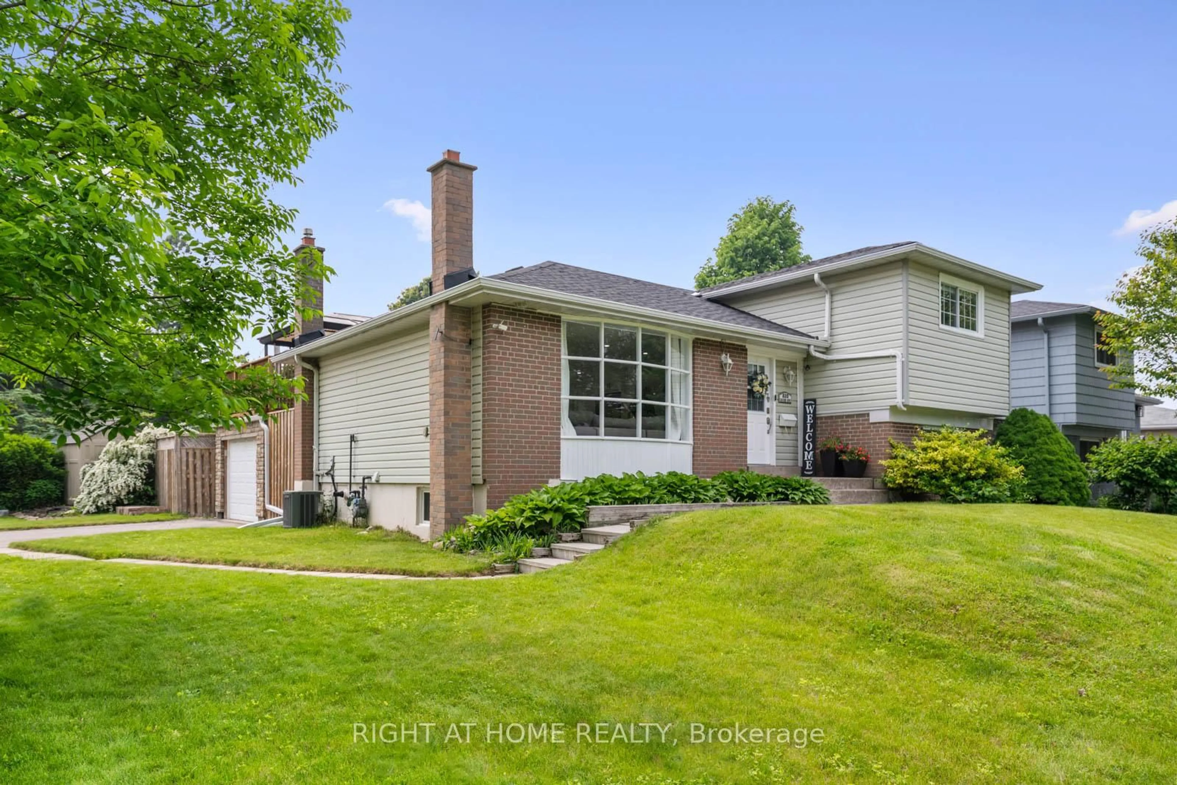 Home with brick exterior material, street for 820 Zator Ave, Pickering Ontario L1W 1Y1