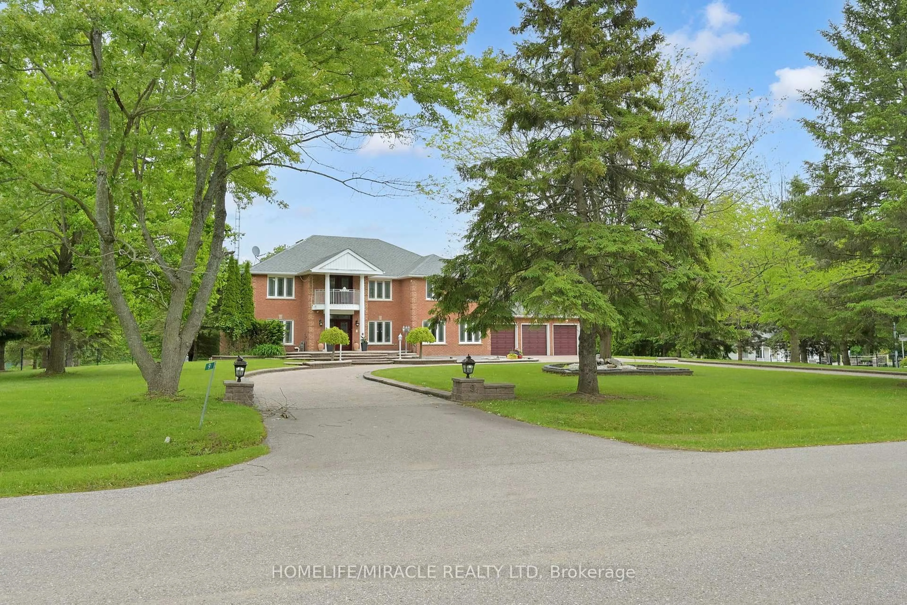 A pic from outside/outdoor area/front of a property/back of a property/a pic from drone, unknown for 9 Bunting Crt, Ajax Ontario L1T 3S5