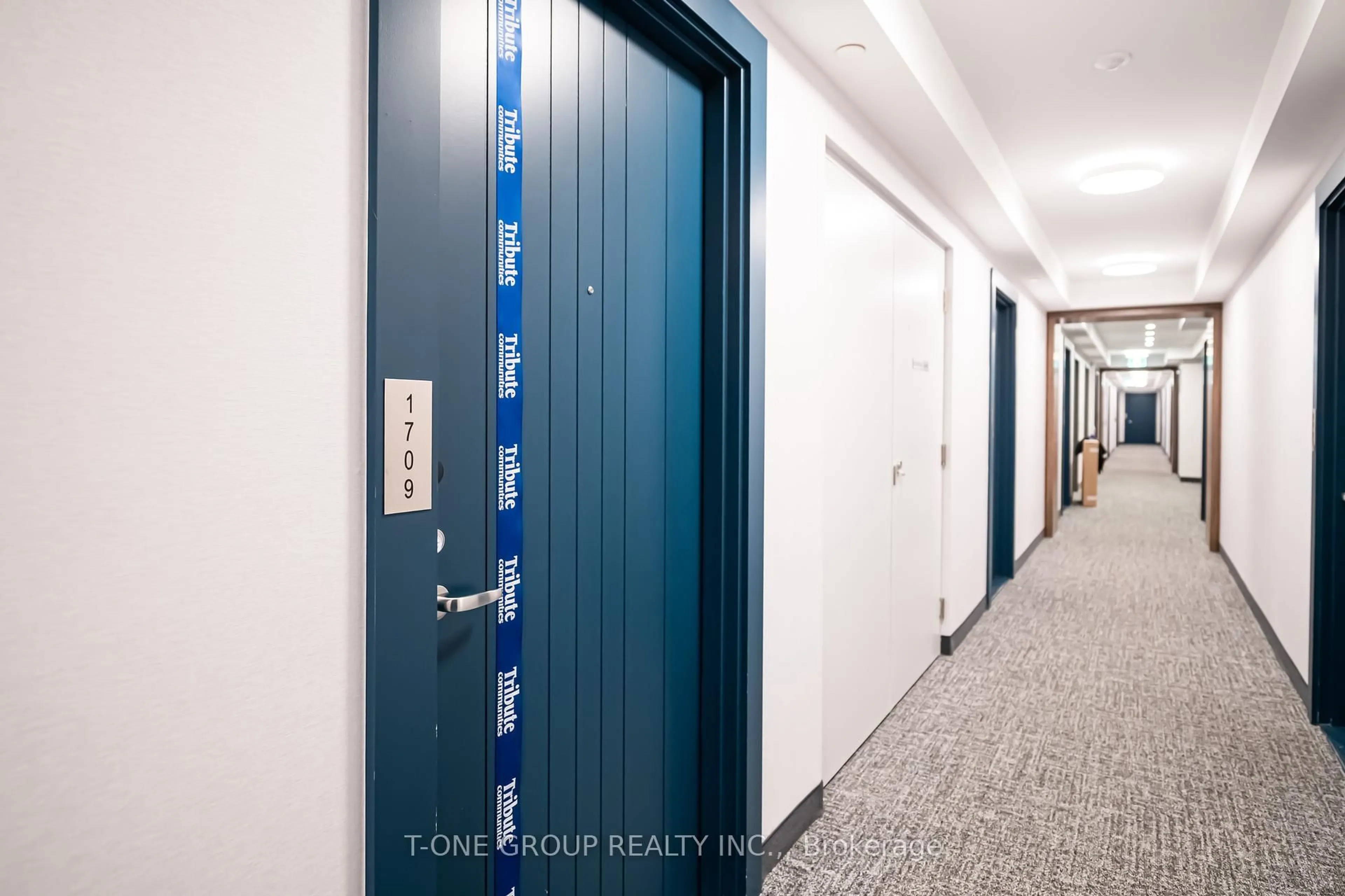 Indoor foyer for 2545 Simcoe St #1709, Oshawa Ontario L1H 7K4