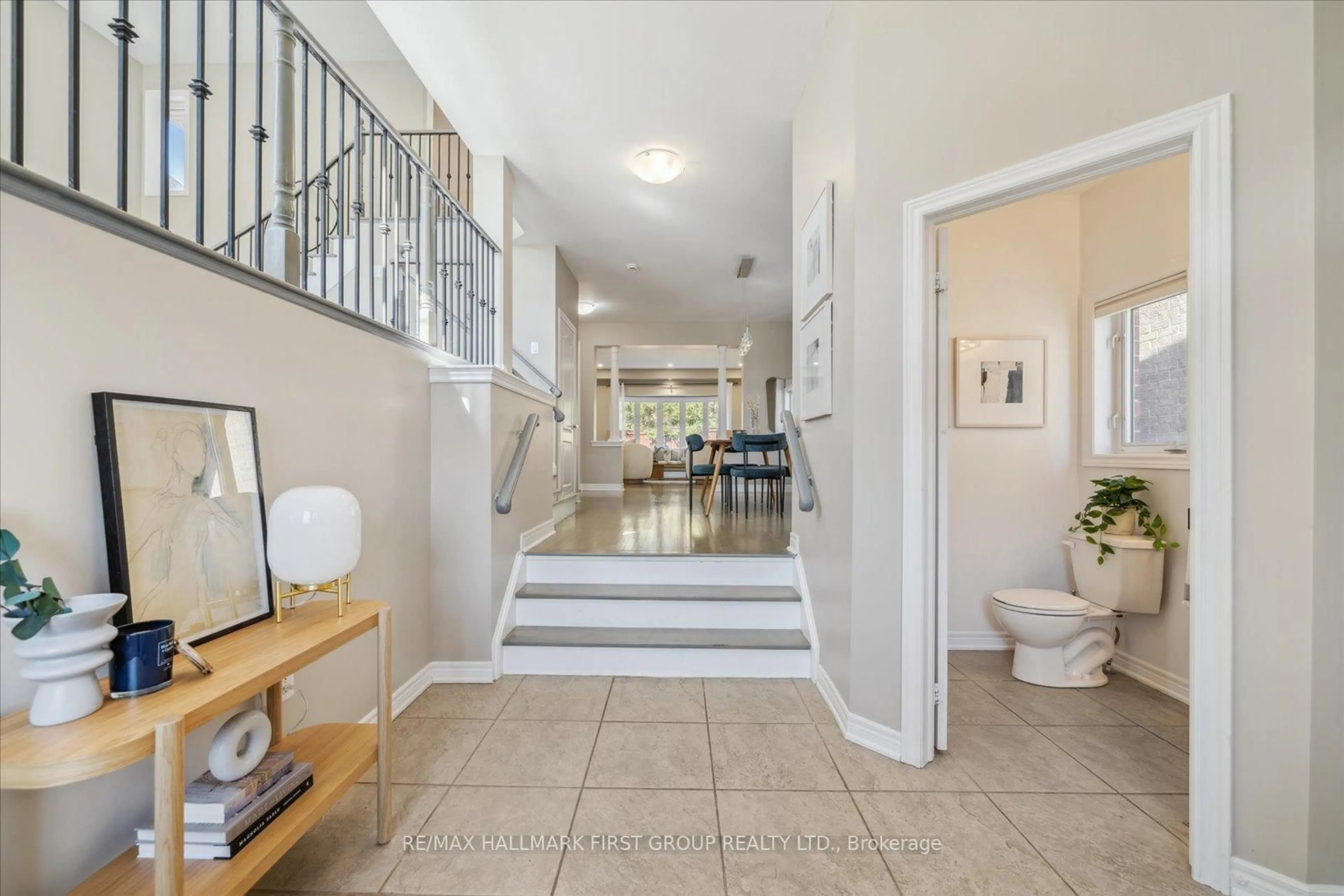 Indoor entryway for 111 Muscat Cres, Ajax Ontario L1Z 0B7