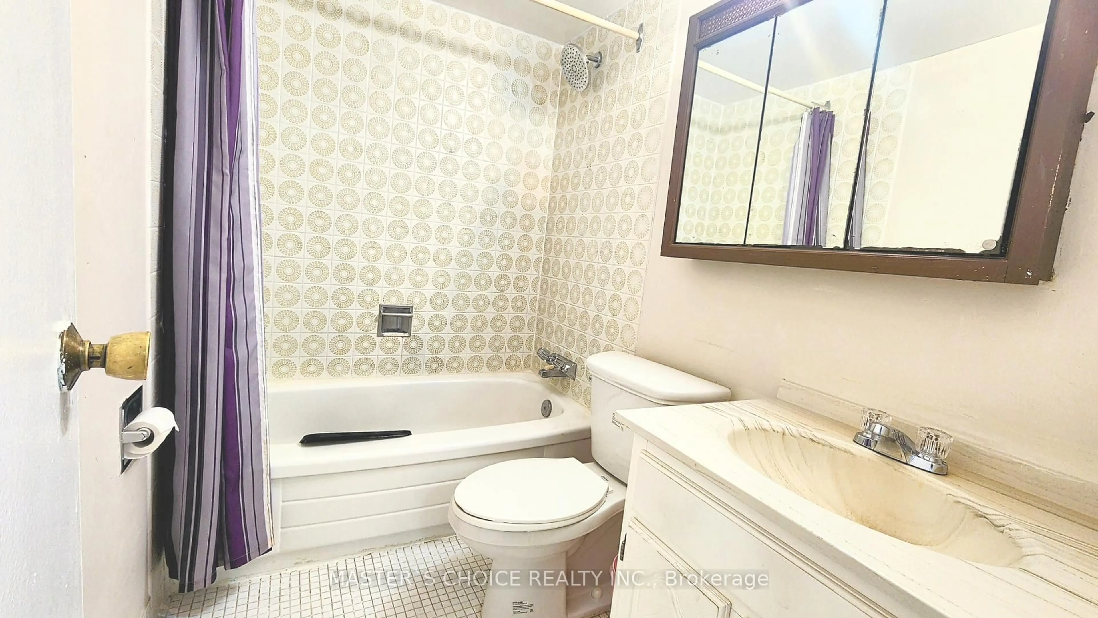 Standard bathroom, ceramic/tile floor for 1250 Bridletowne Circ #1611, Toronto Ontario M1W 2V1