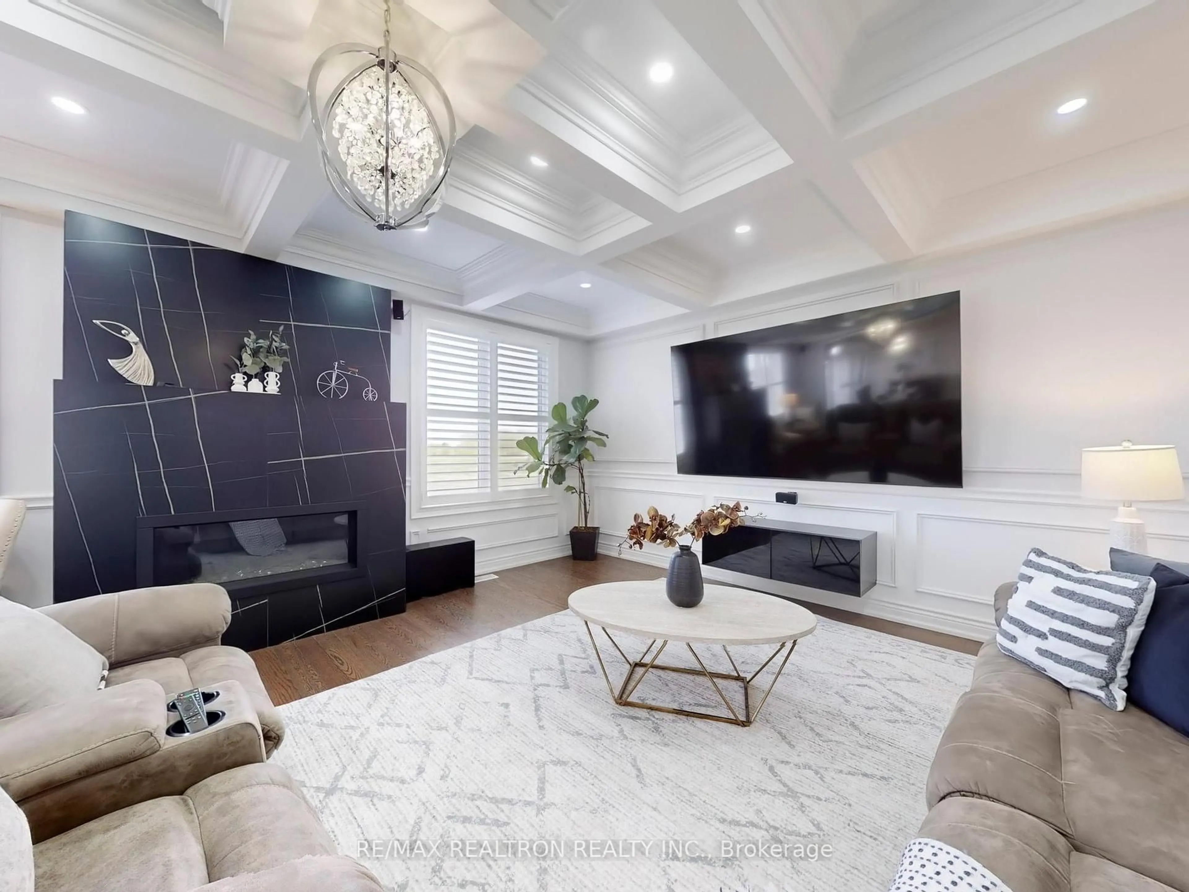 Living room with furniture, unknown for 27 Yacht Dr, Clarington Ontario L1C 4B1
