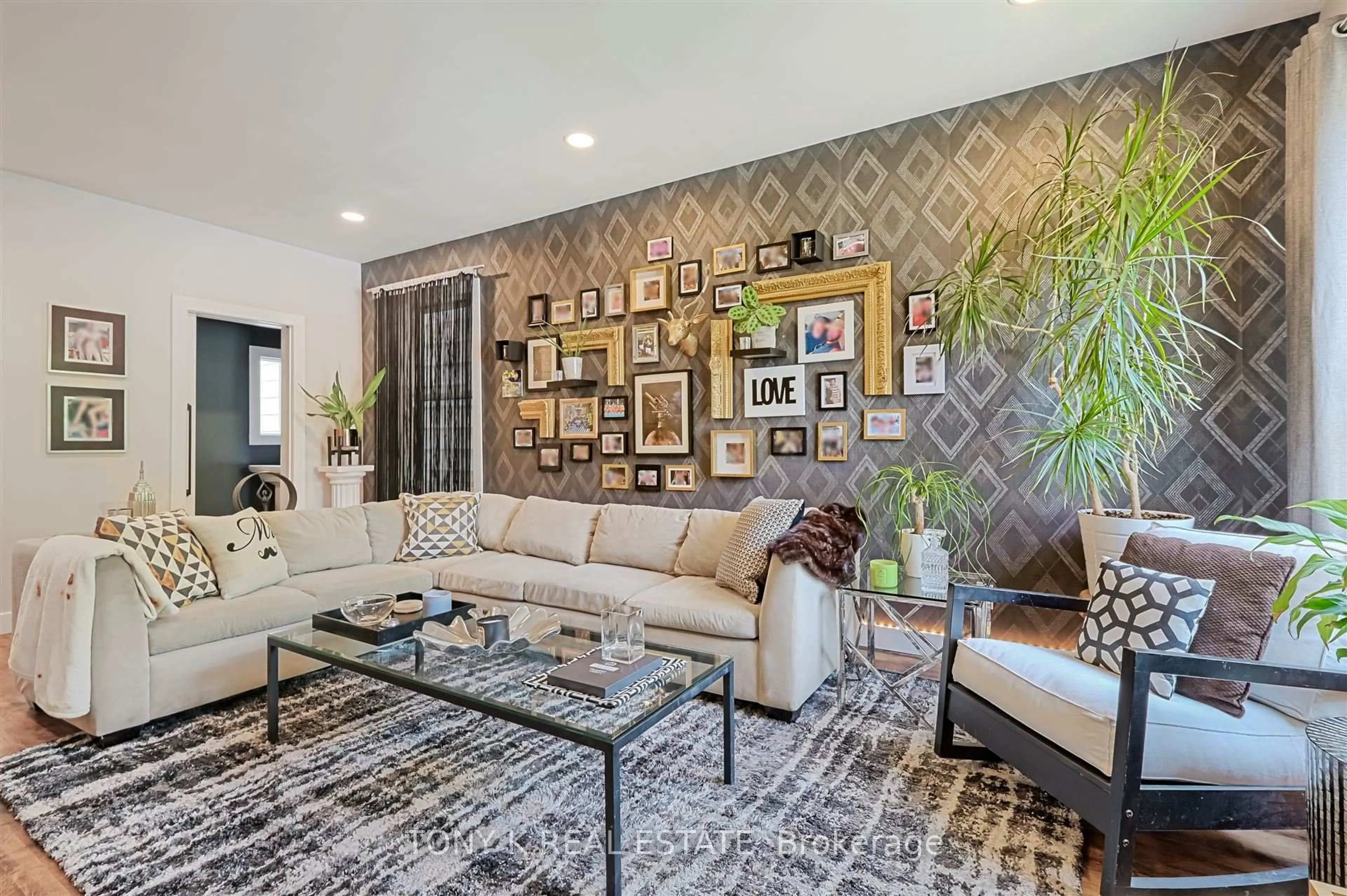 Living room with furniture, unknown for 71 Madelaine Ave, Toronto Ontario M1L 2X6