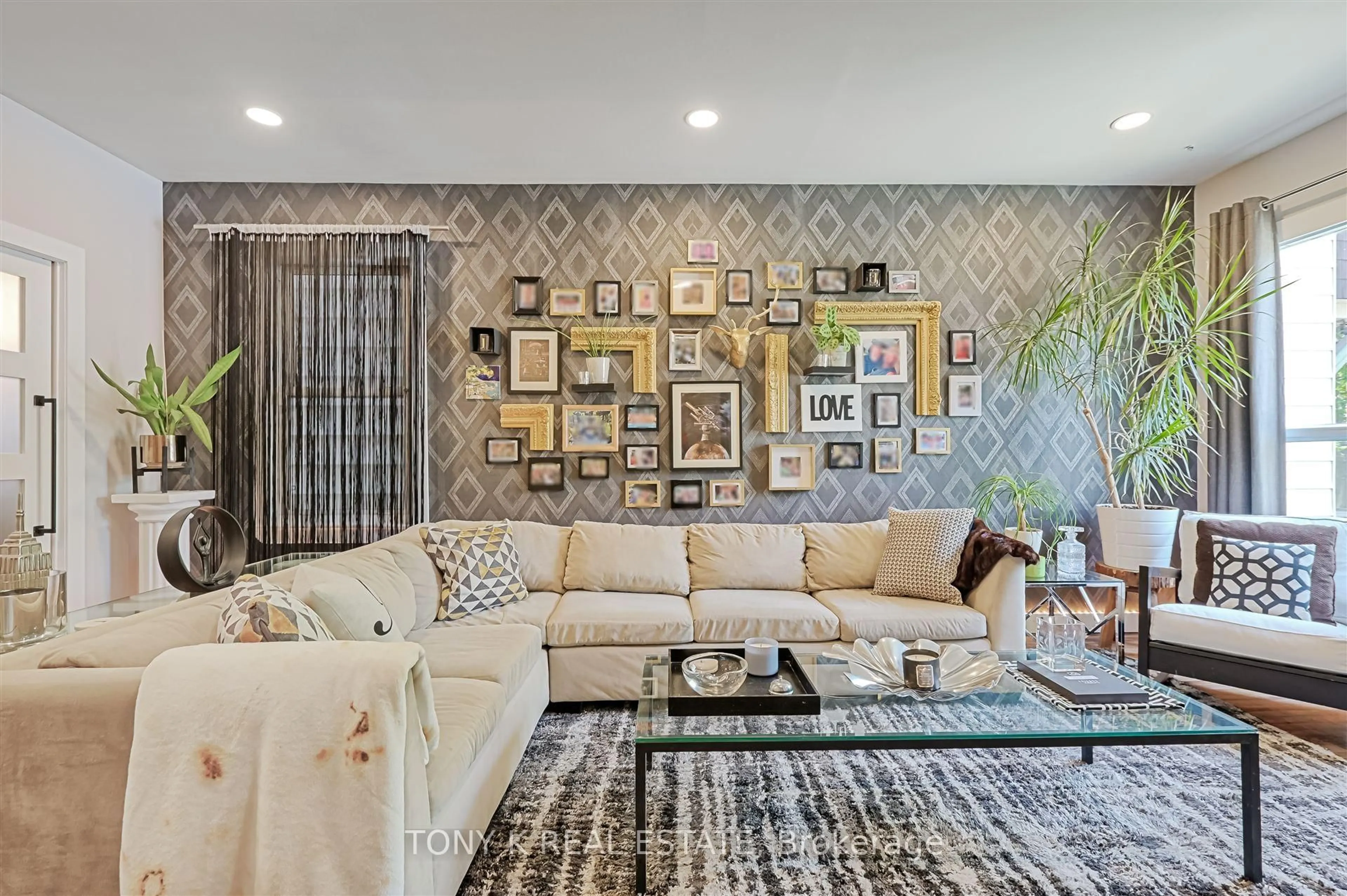 Living room with furniture, unknown for 71 Madelaine Ave, Toronto Ontario M1L 2X6