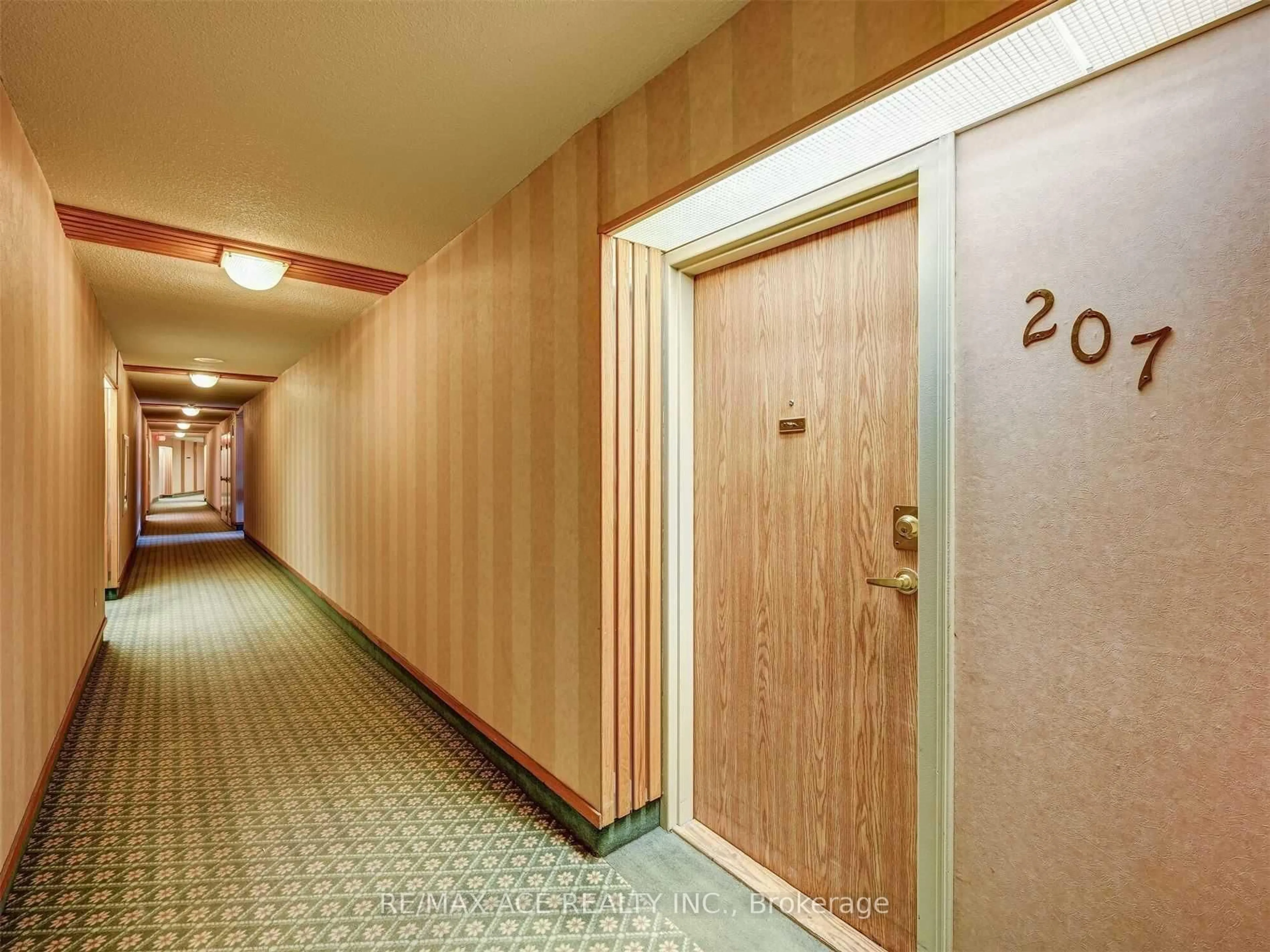 Indoor foyer for 757 Victoria Park Ave #207, Toronto Ontario M4C 5N8