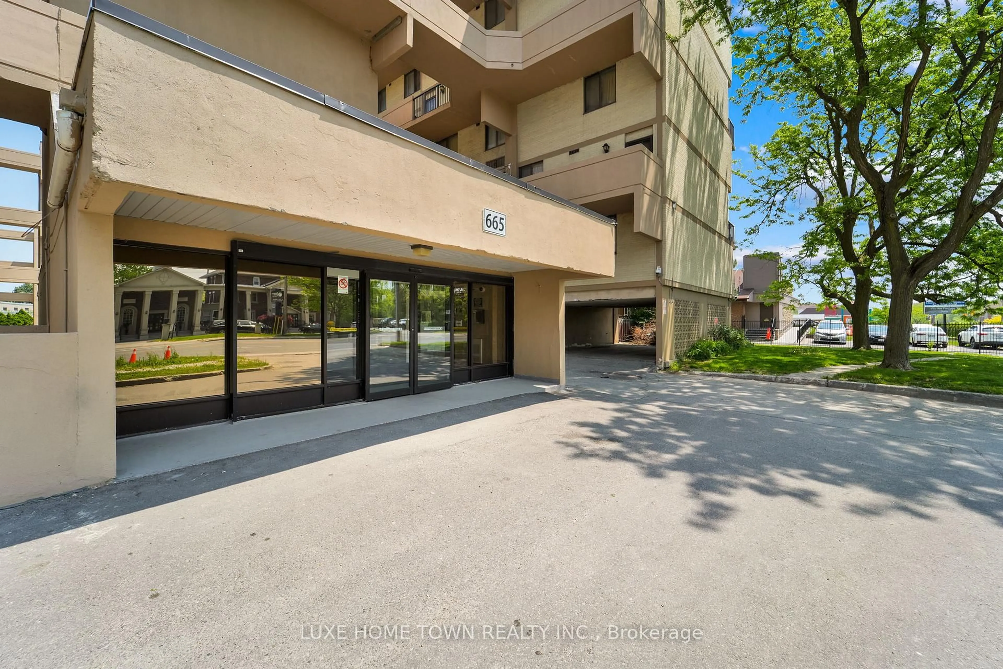 Indoor foyer for 665 Kennedy Rd #328, Toronto Ontario M1K 5E2