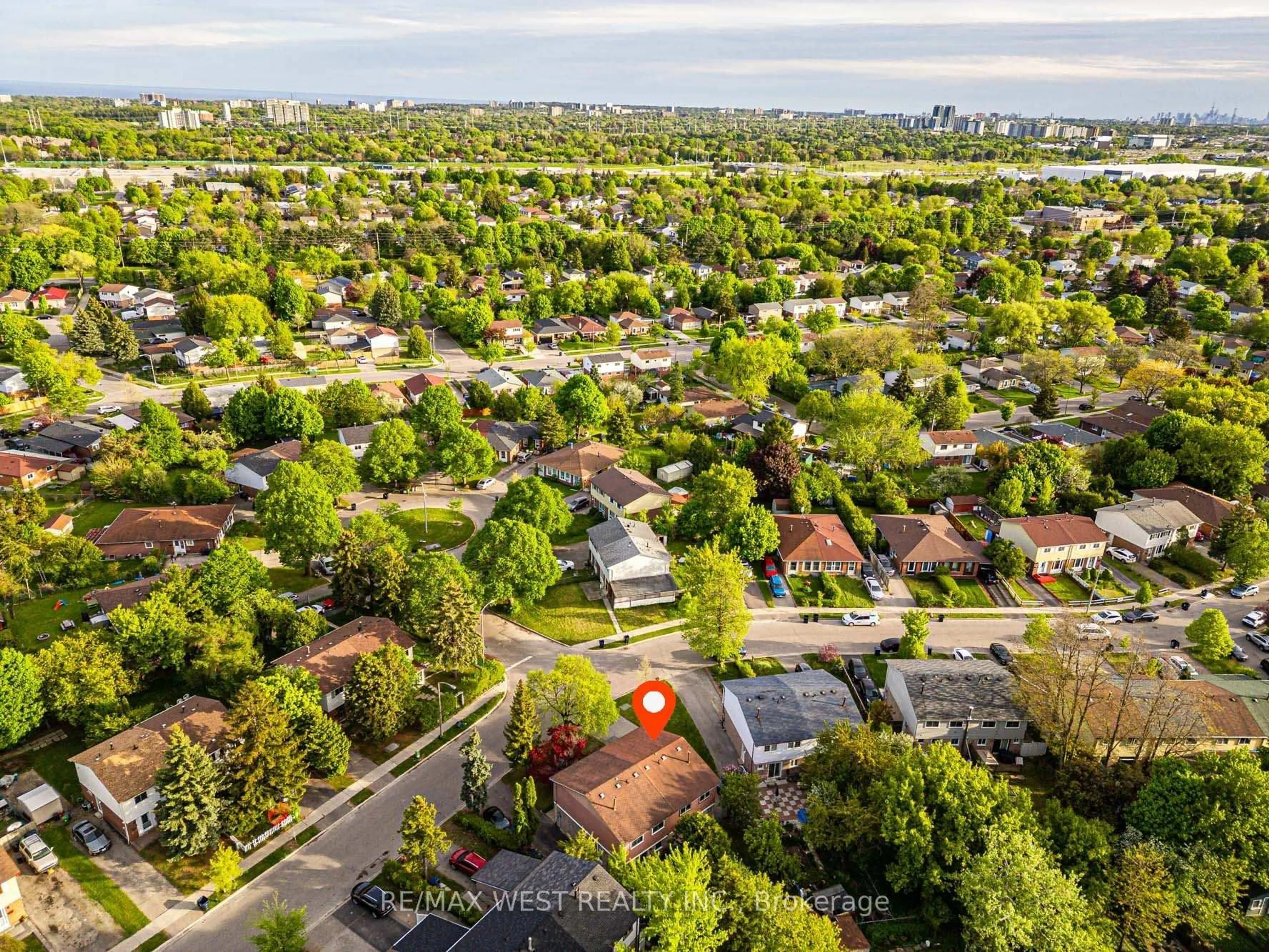 A pic from outside/outdoor area/front of a property/back of a property/a pic from drone, city buildings view from balcony for 52 Burkwood Cres, Toronto Ontario M1B 1P1