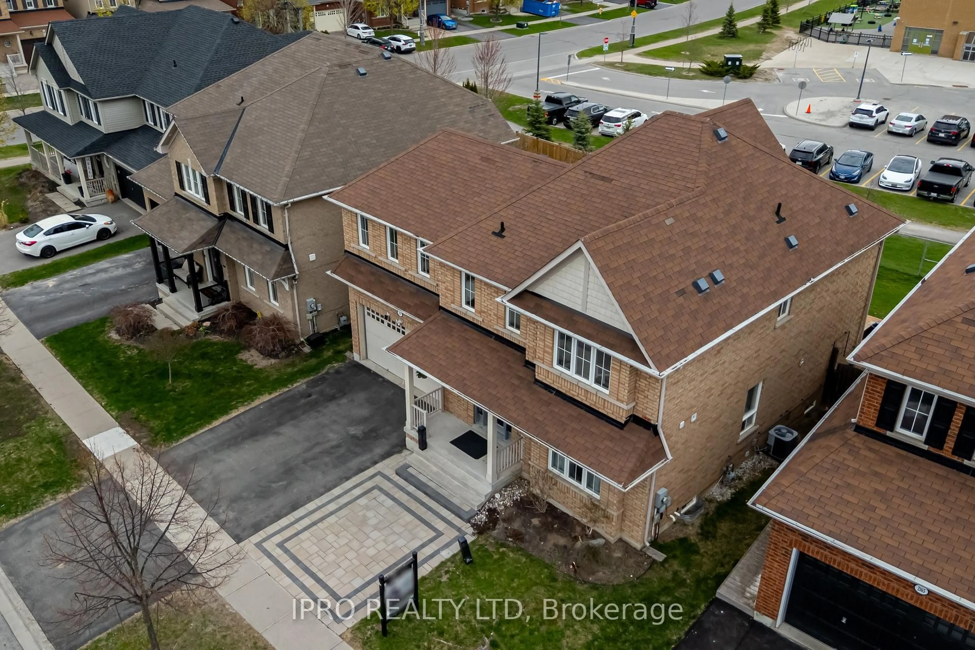 A pic from outside/outdoor area/front of a property/back of a property/a pic from drone, street for 2171 Secretariat Ave, Oshawa Ontario L1L 0A9