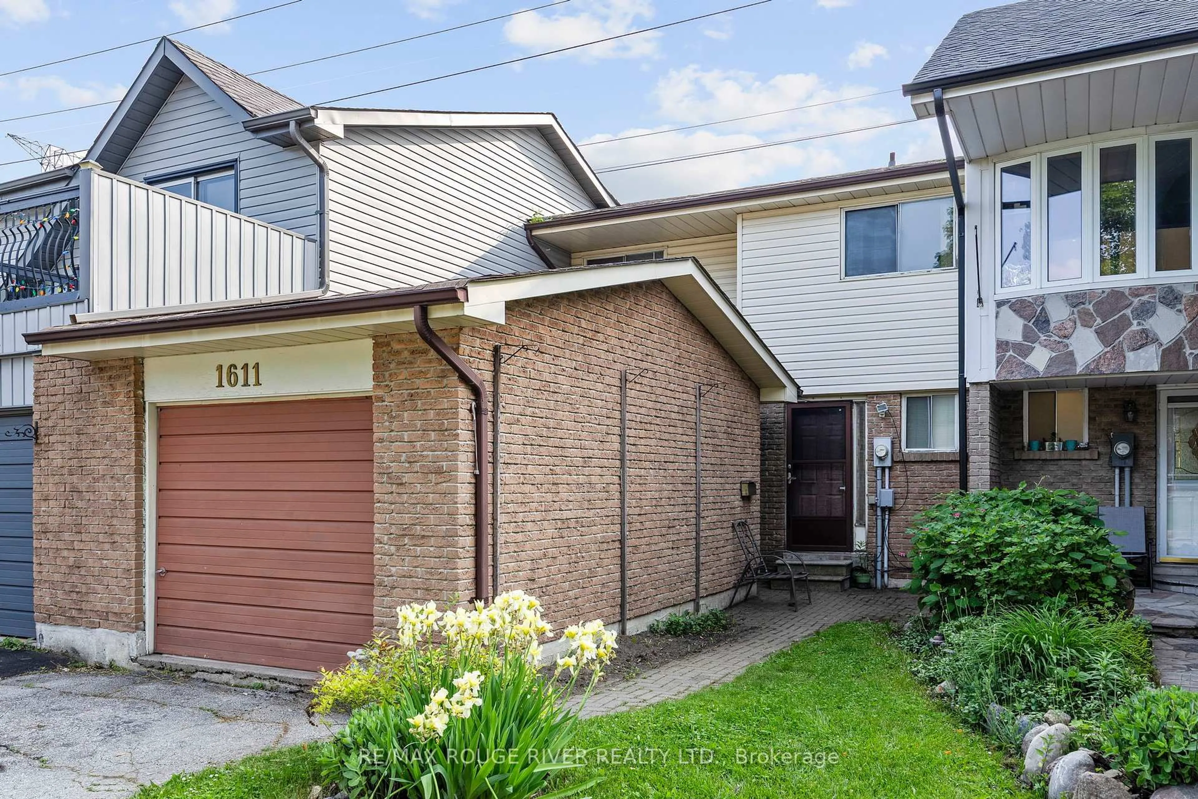 Home with brick exterior material, street for 1611 Geta Circ, Pickering Ontario L1V 3B5