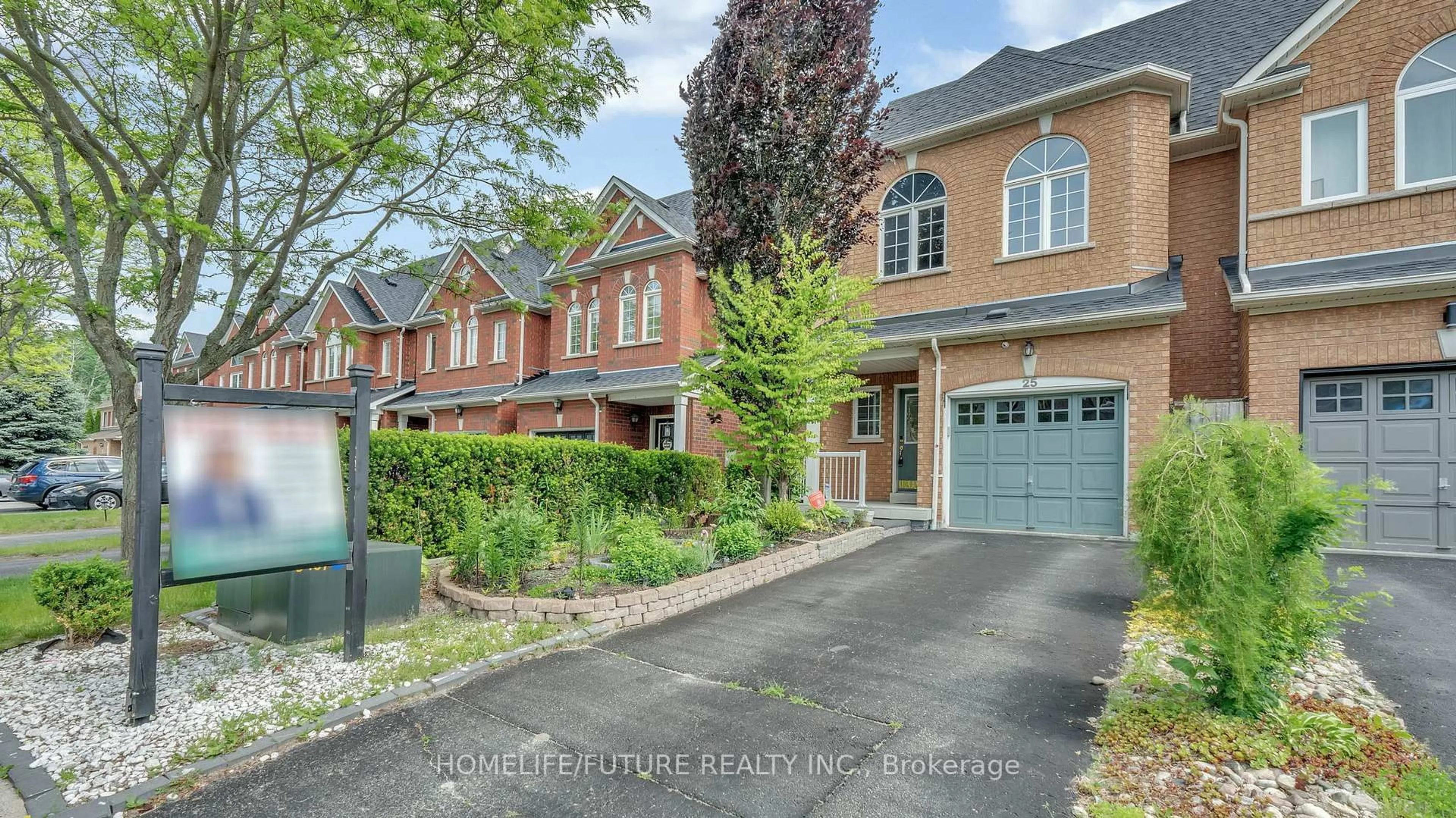 Home with brick exterior material, street for 25 Gateway Crt, Whitby Ontario L1R 3M9