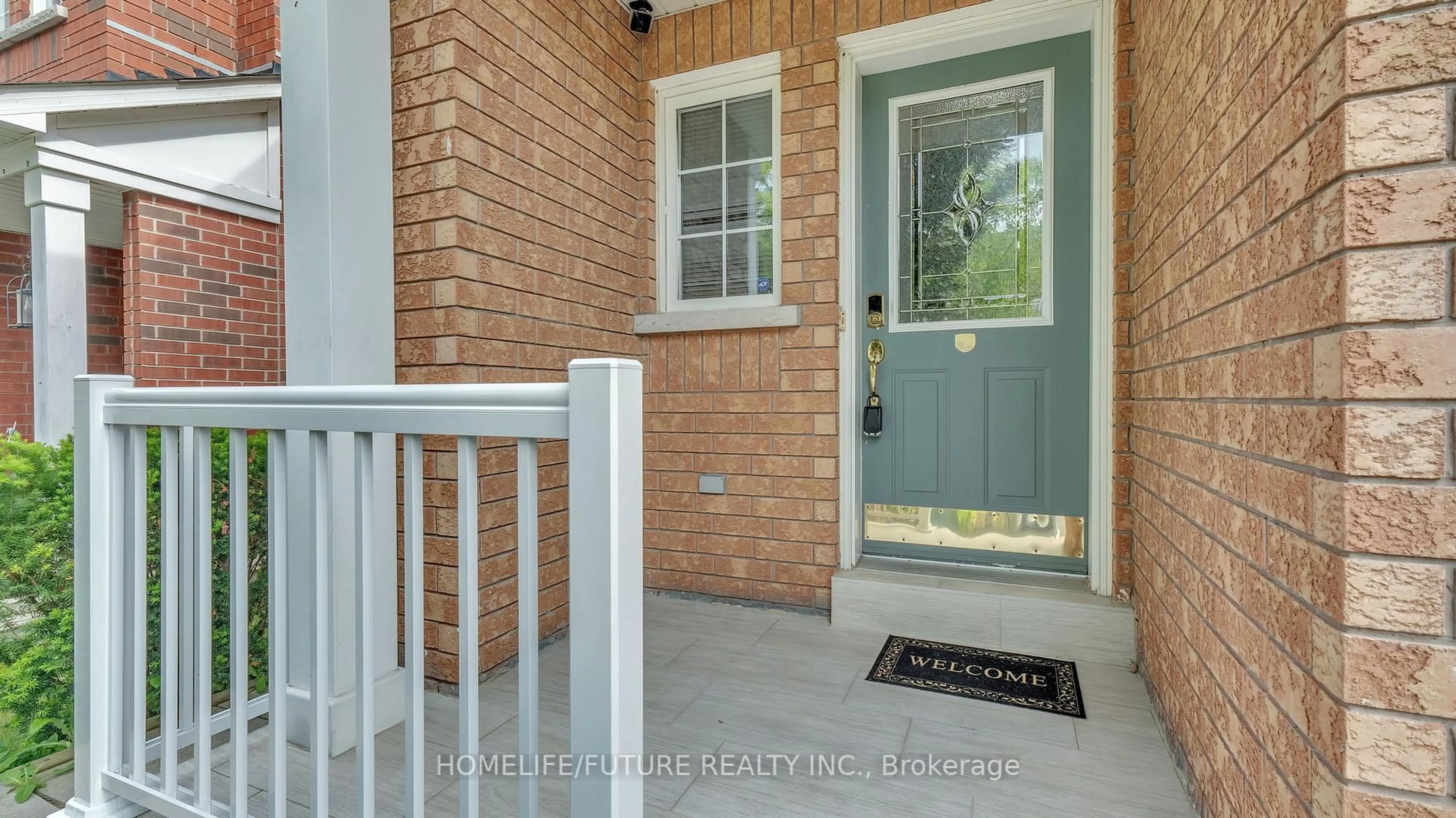 Indoor entryway for 25 Gateway Crt, Whitby Ontario L1R 3M9