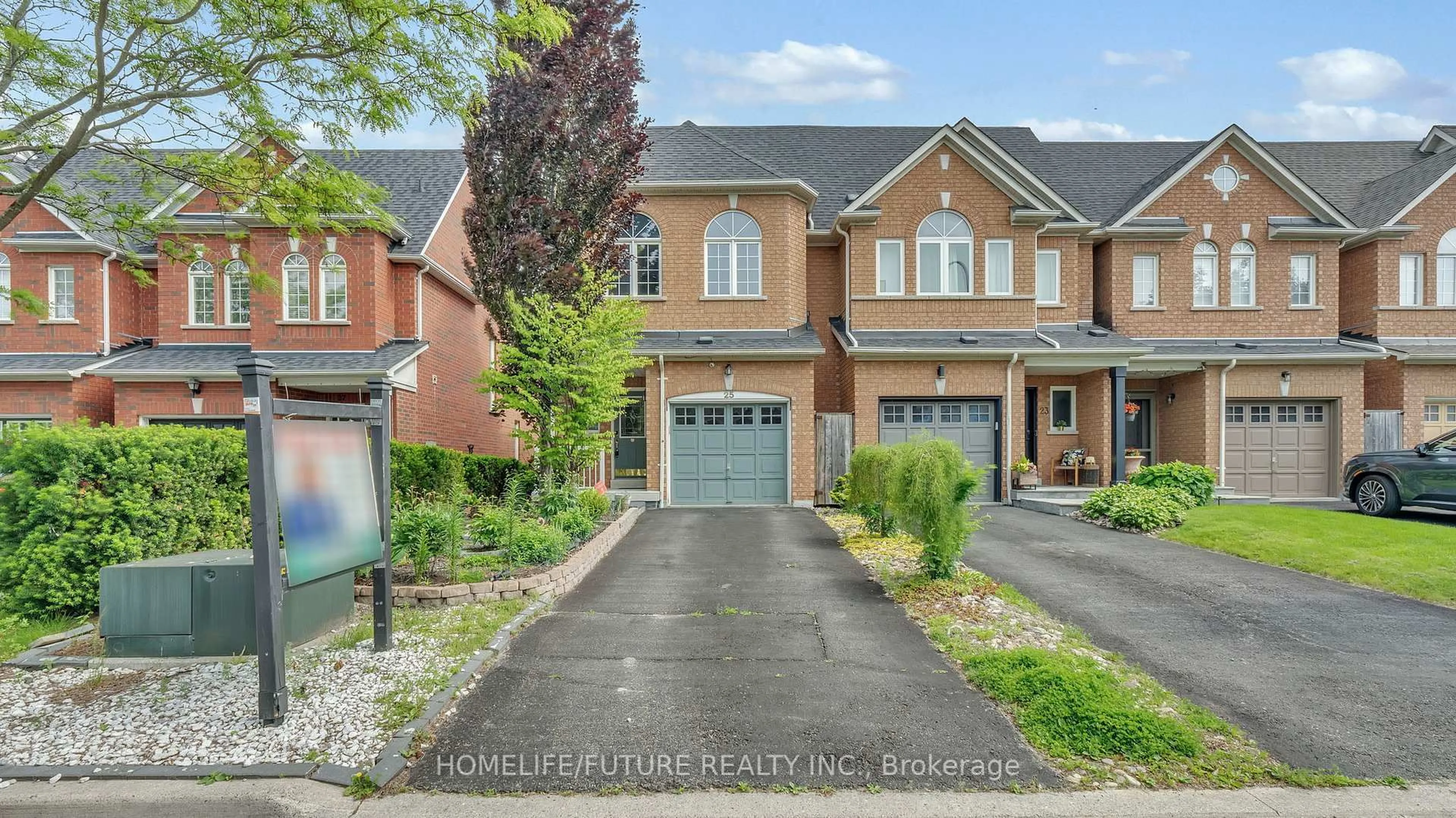 Home with brick exterior material, street for 25 Gateway Crt, Whitby Ontario L1R 3M9
