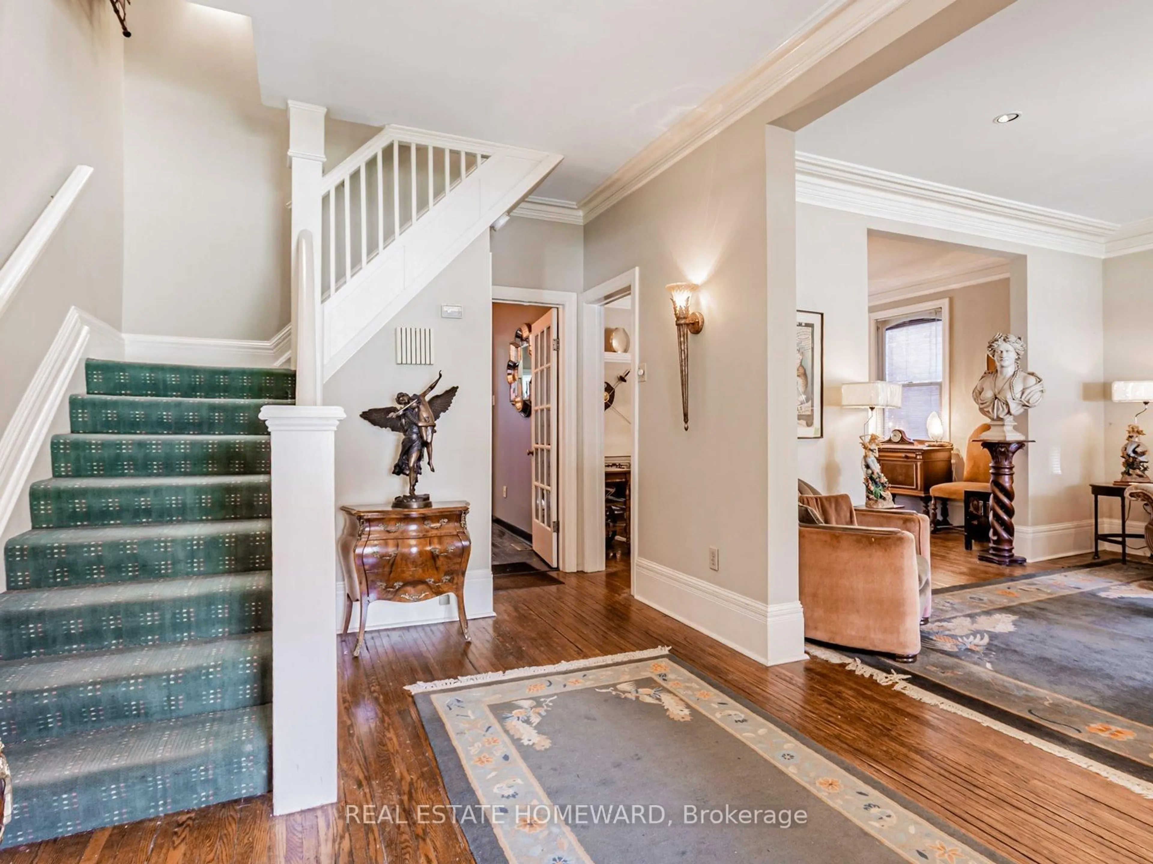 Indoor foyer for 39 Wolfrey Ave, Toronto Ontario M4K 1K9