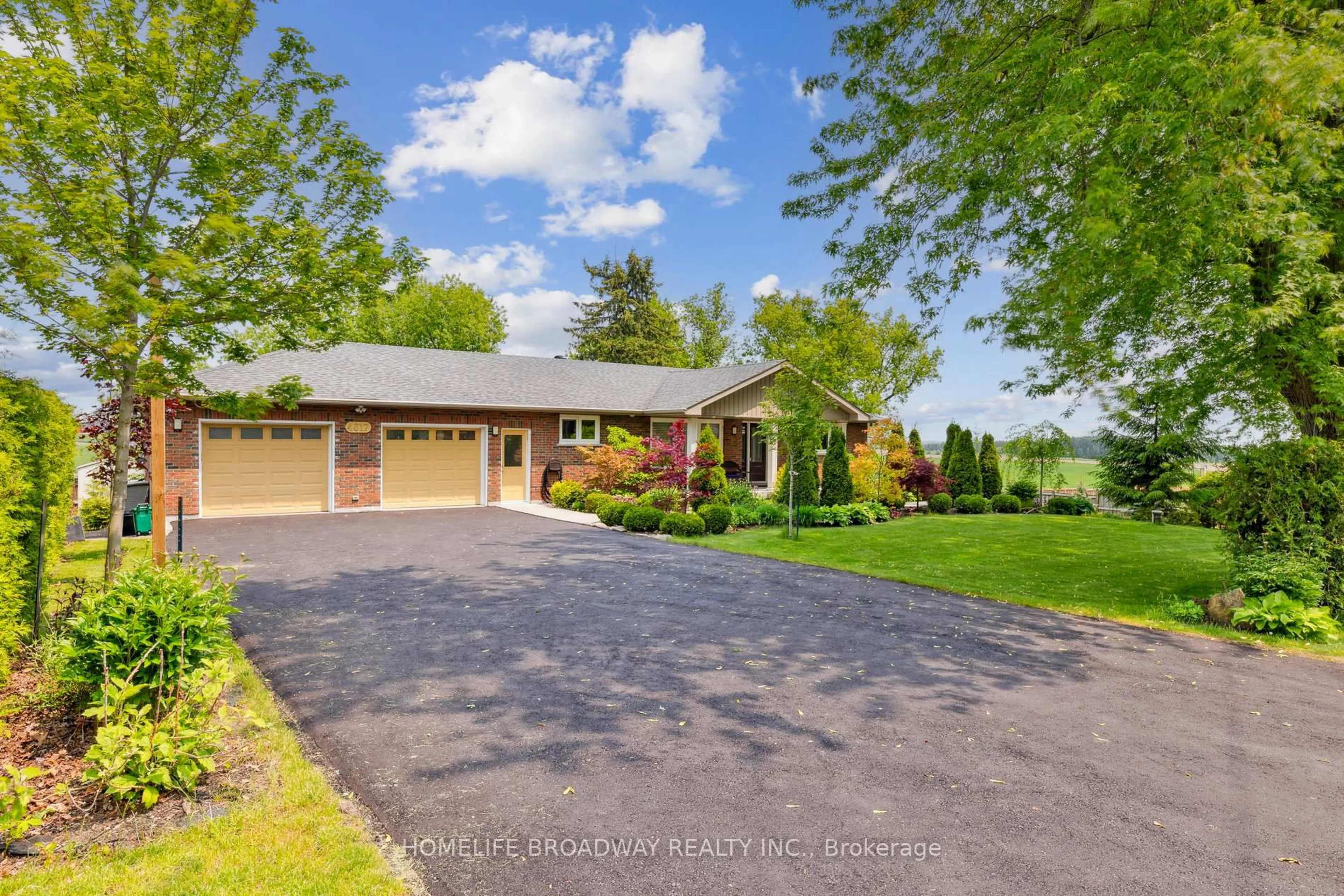 A pic from outside/outdoor area/front of a property/back of a property/a pic from drone, street for 4617 Old Simcoe St, Oshawa Ontario L1H 7K4