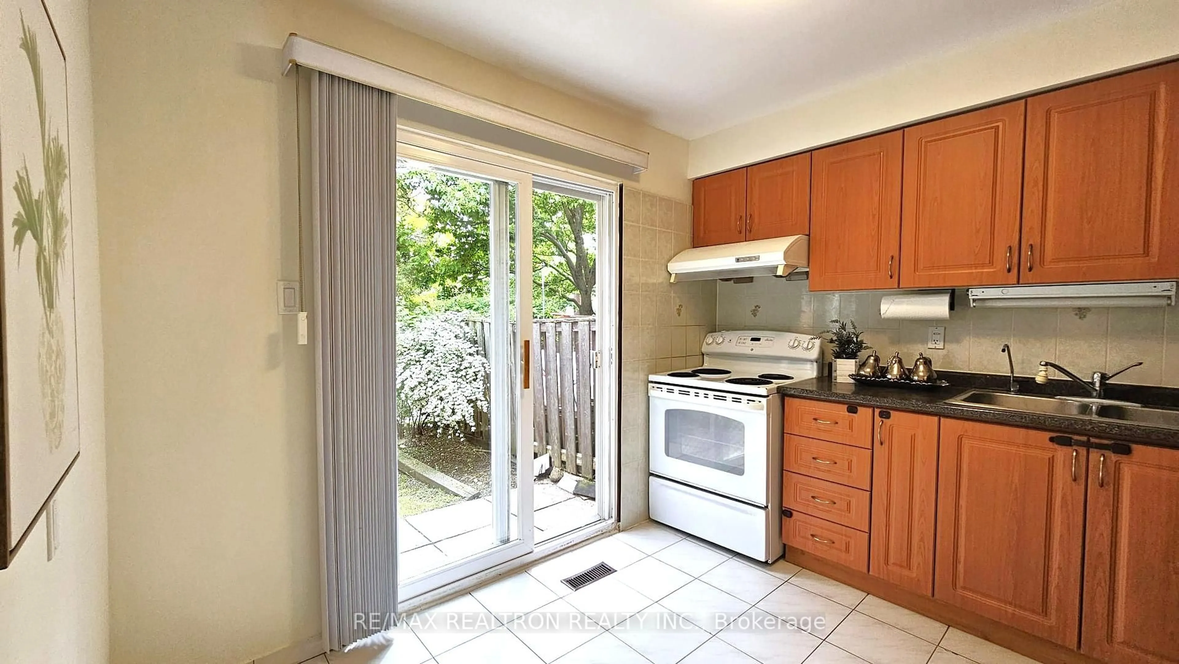 Standard kitchen, unknown for 15 Brimwood Blvd #27, Toronto Ontario M1V 1E1