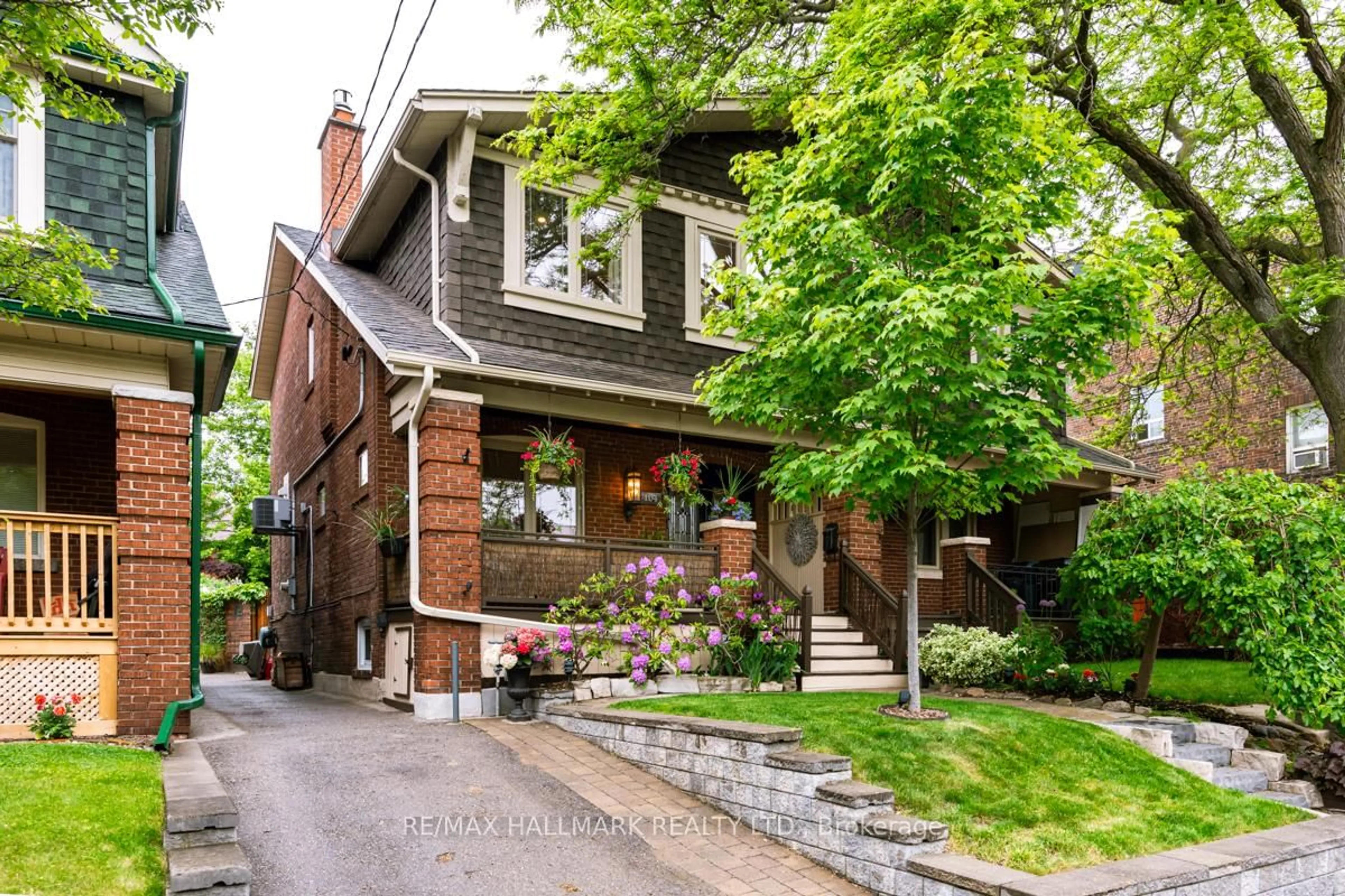 Home with brick exterior material, street for 104 Scarboro Beach Blvd, Toronto Ontario M4E 2X1