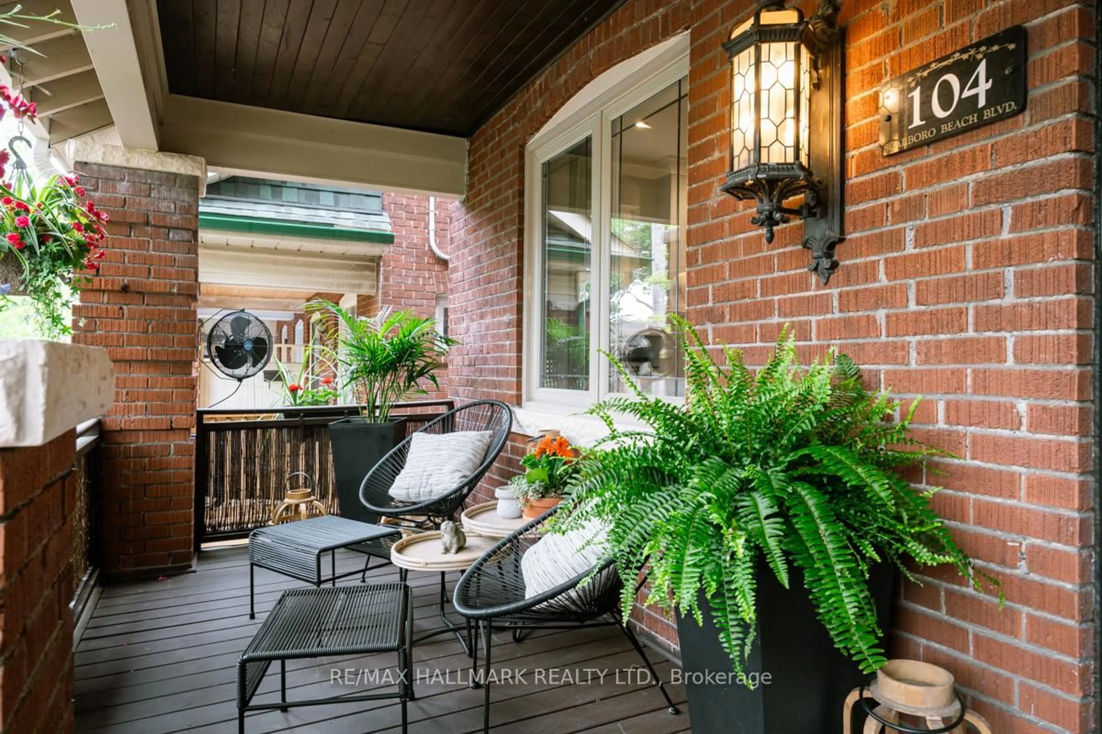Patio, street for 104 Scarboro Beach Blvd, Toronto Ontario M4E 2X1