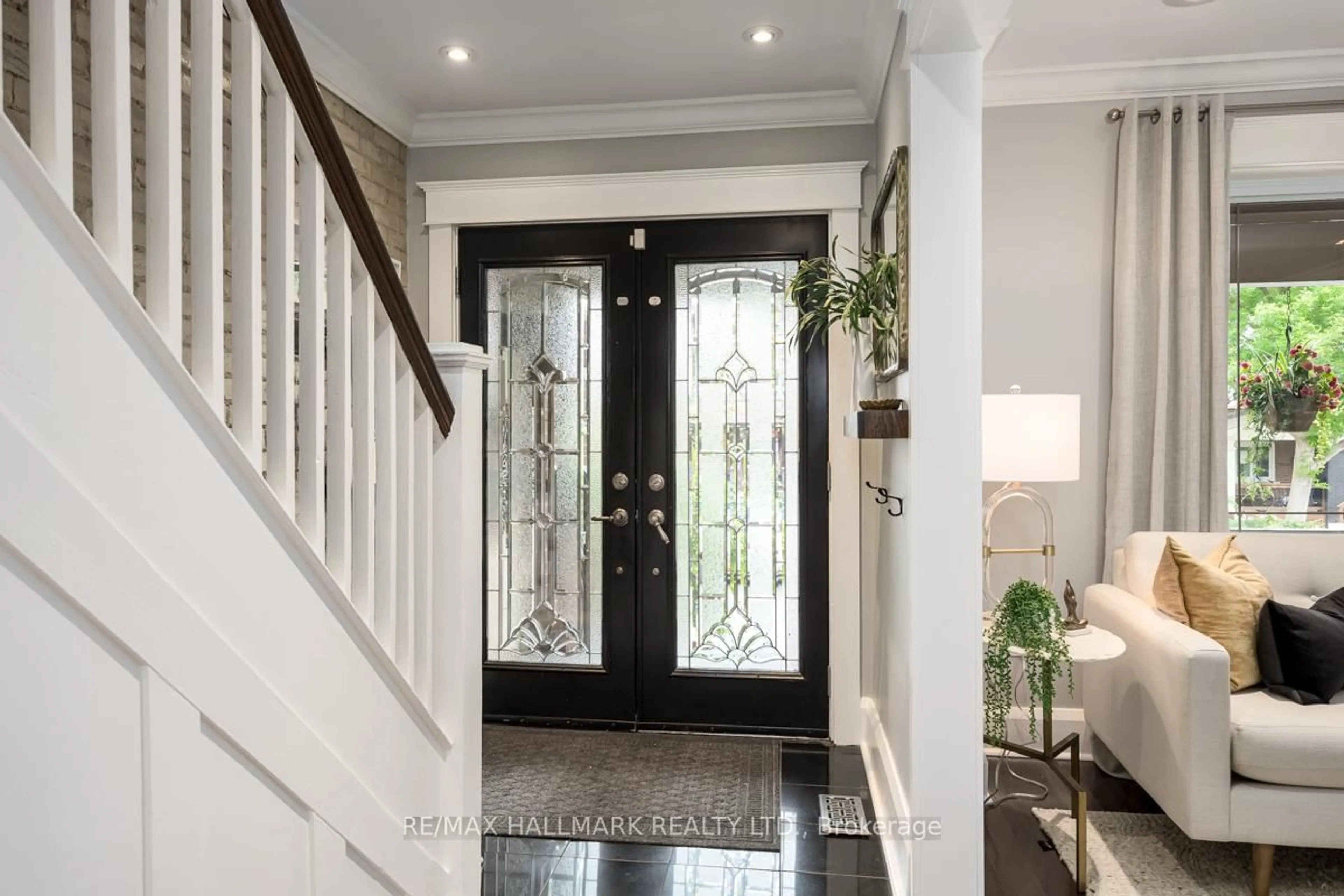 Indoor entryway for 104 Scarboro Beach Blvd, Toronto Ontario M4E 2X1