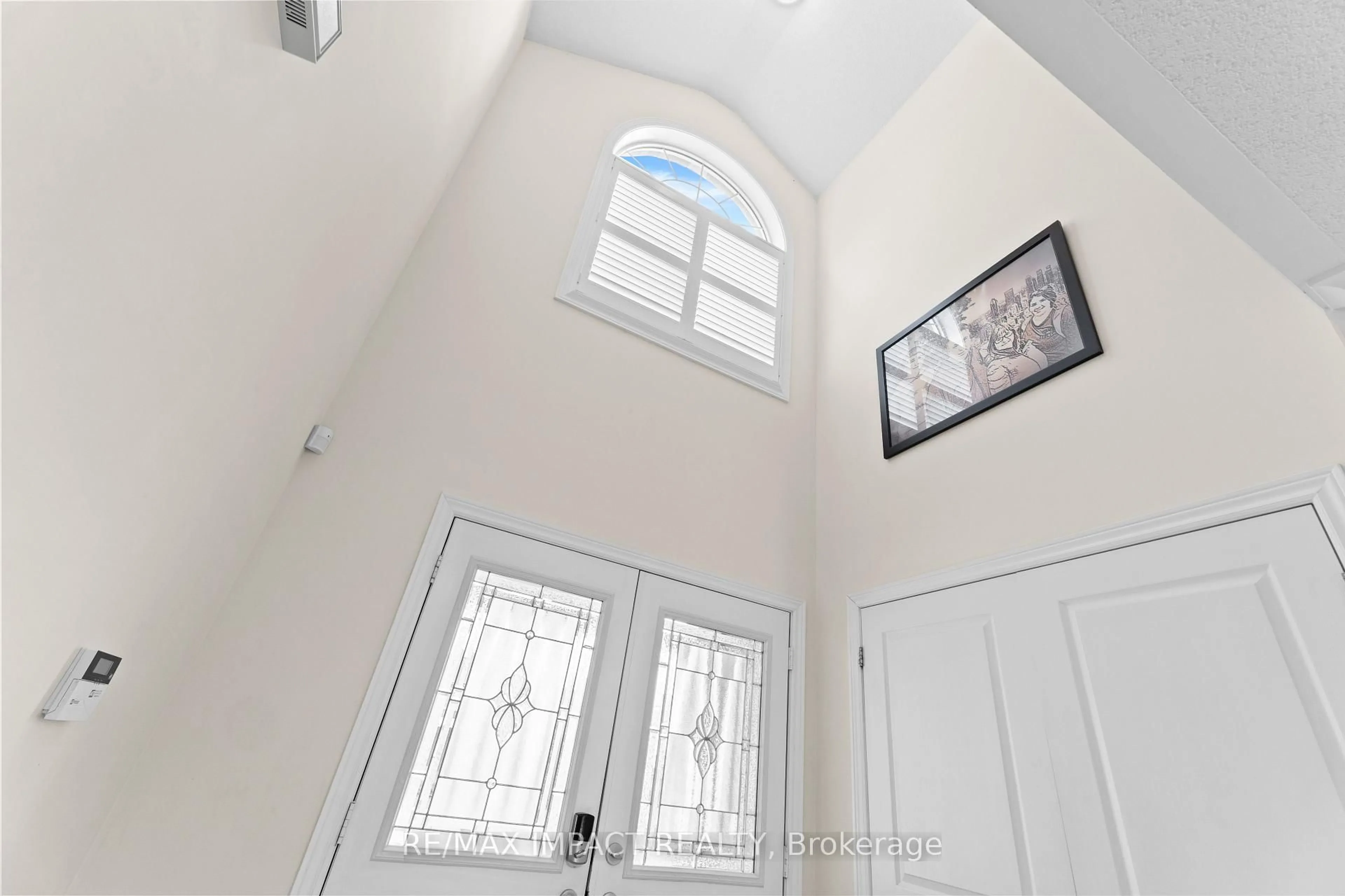 Indoor entryway for 1615 Coldstream Dr, Oshawa Ontario L1K 3B5