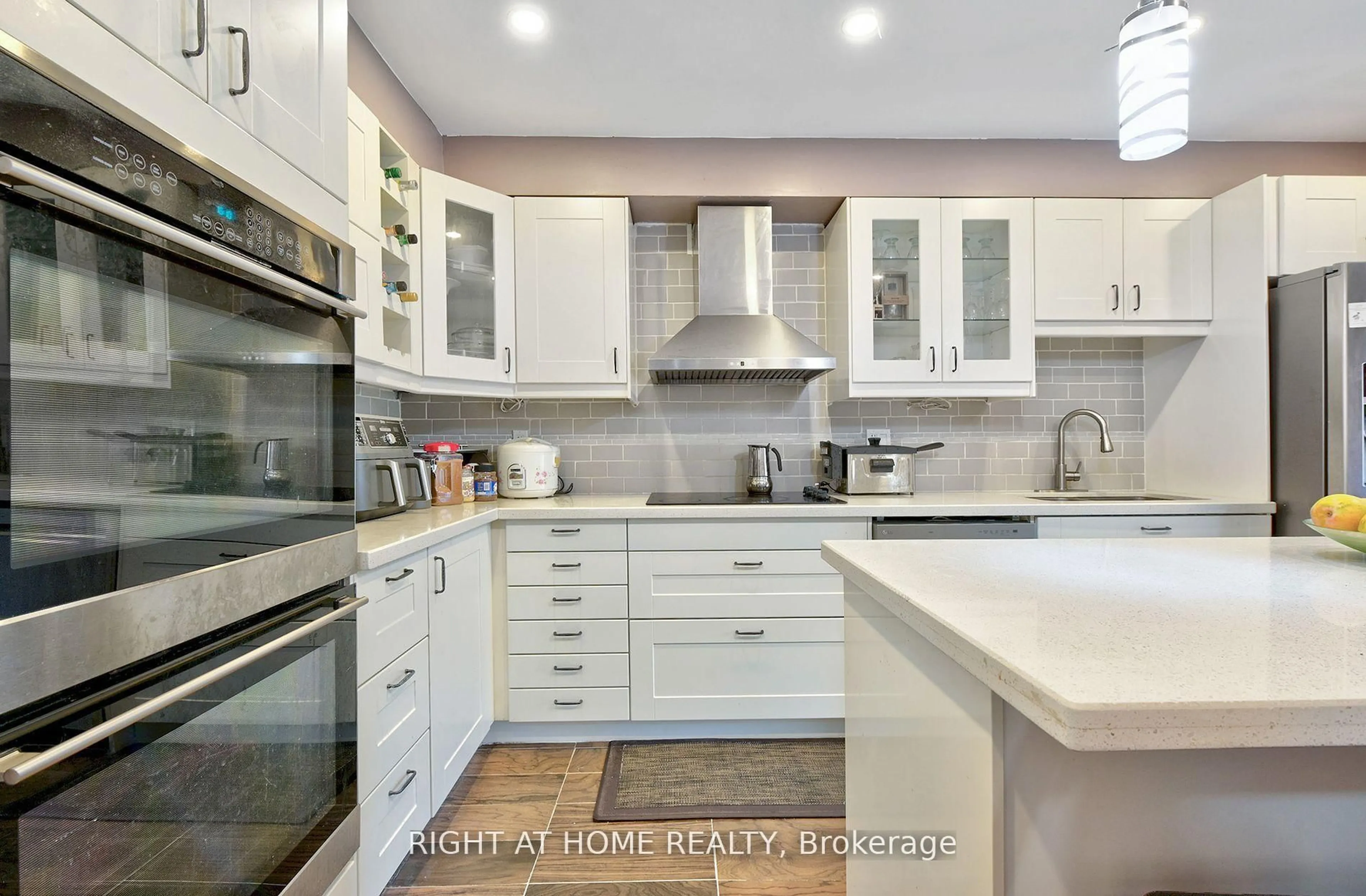 Contemporary kitchen, unknown for 9 Brennan Rd, Ajax Ontario L1T 2G1
