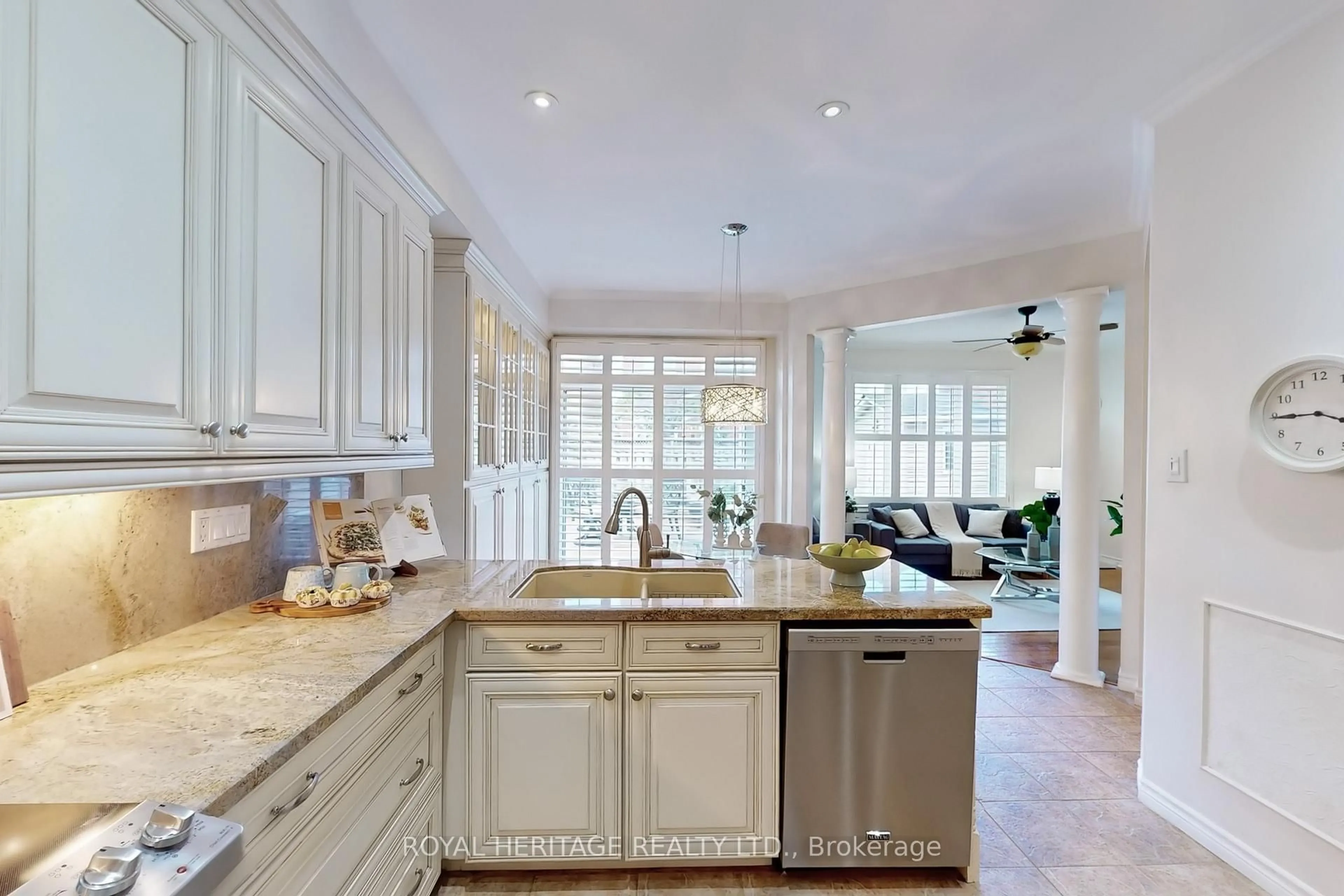 Open concept kitchen, ceramic/tile floor for 96 Waterbridge Way, Toronto Ontario M1C 5C1