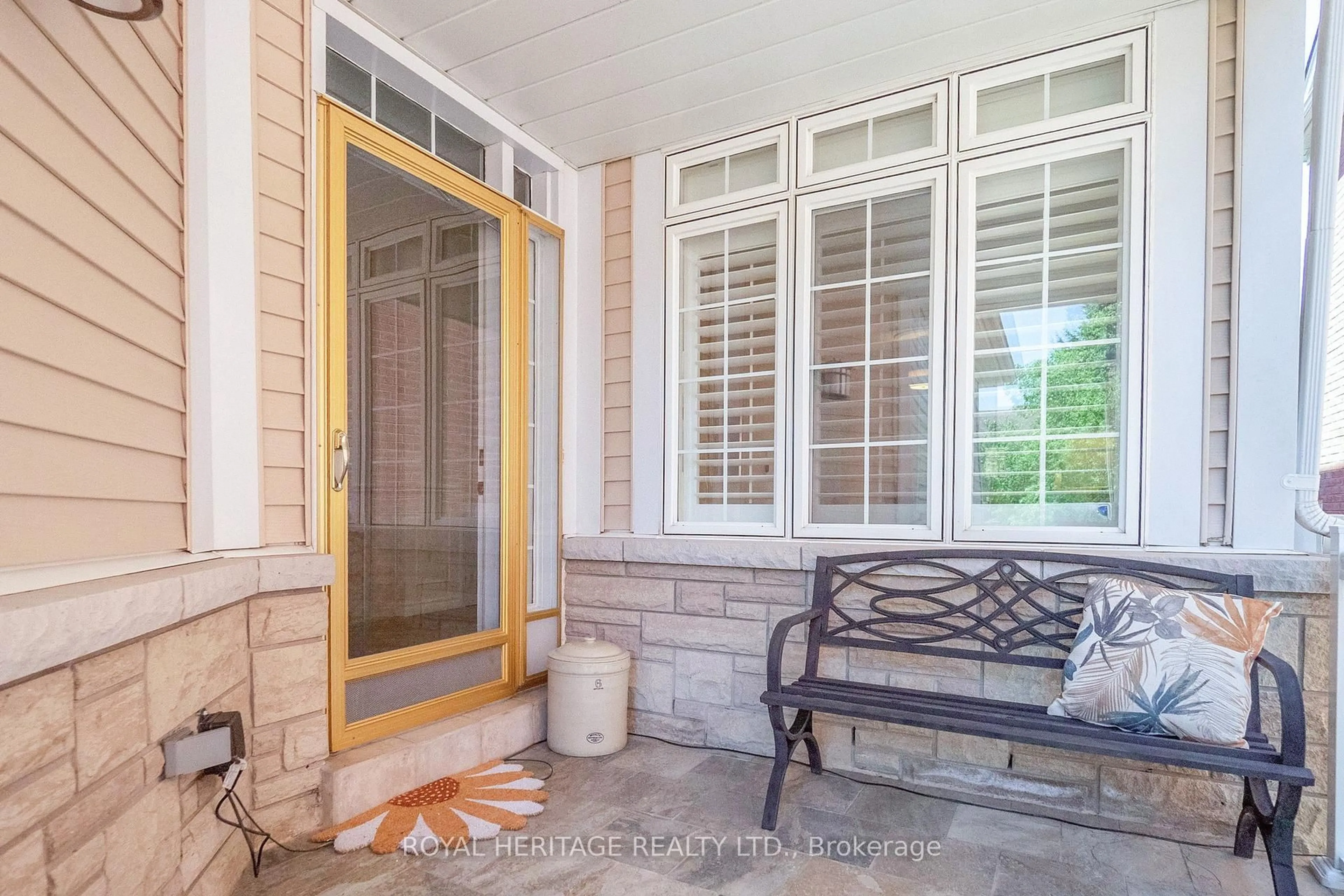 Indoor entryway for 96 Waterbridge Way, Toronto Ontario M1C 5C1
