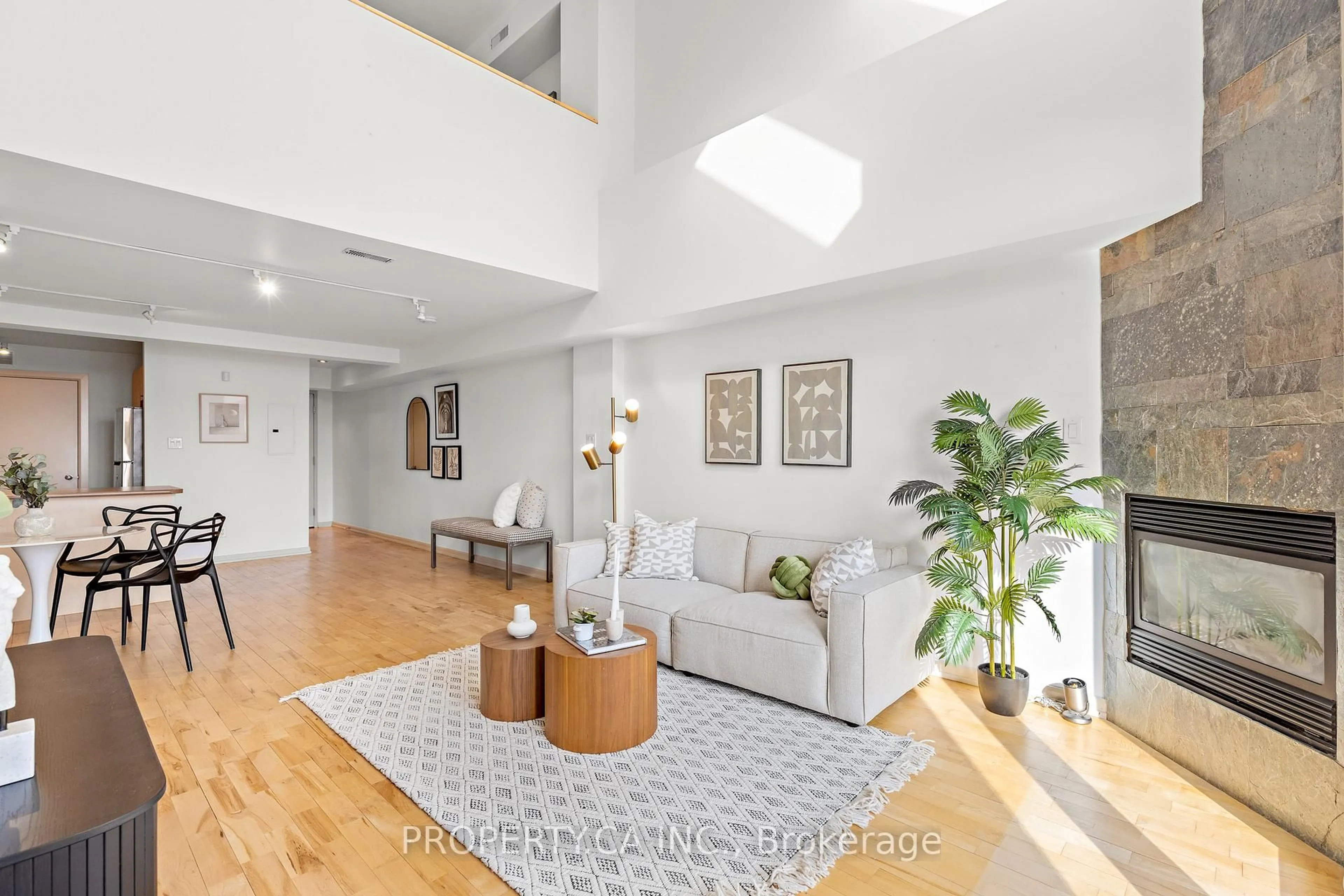Unknown for 660 Pape Ave #209, Toronto Ontario M4K 3S5