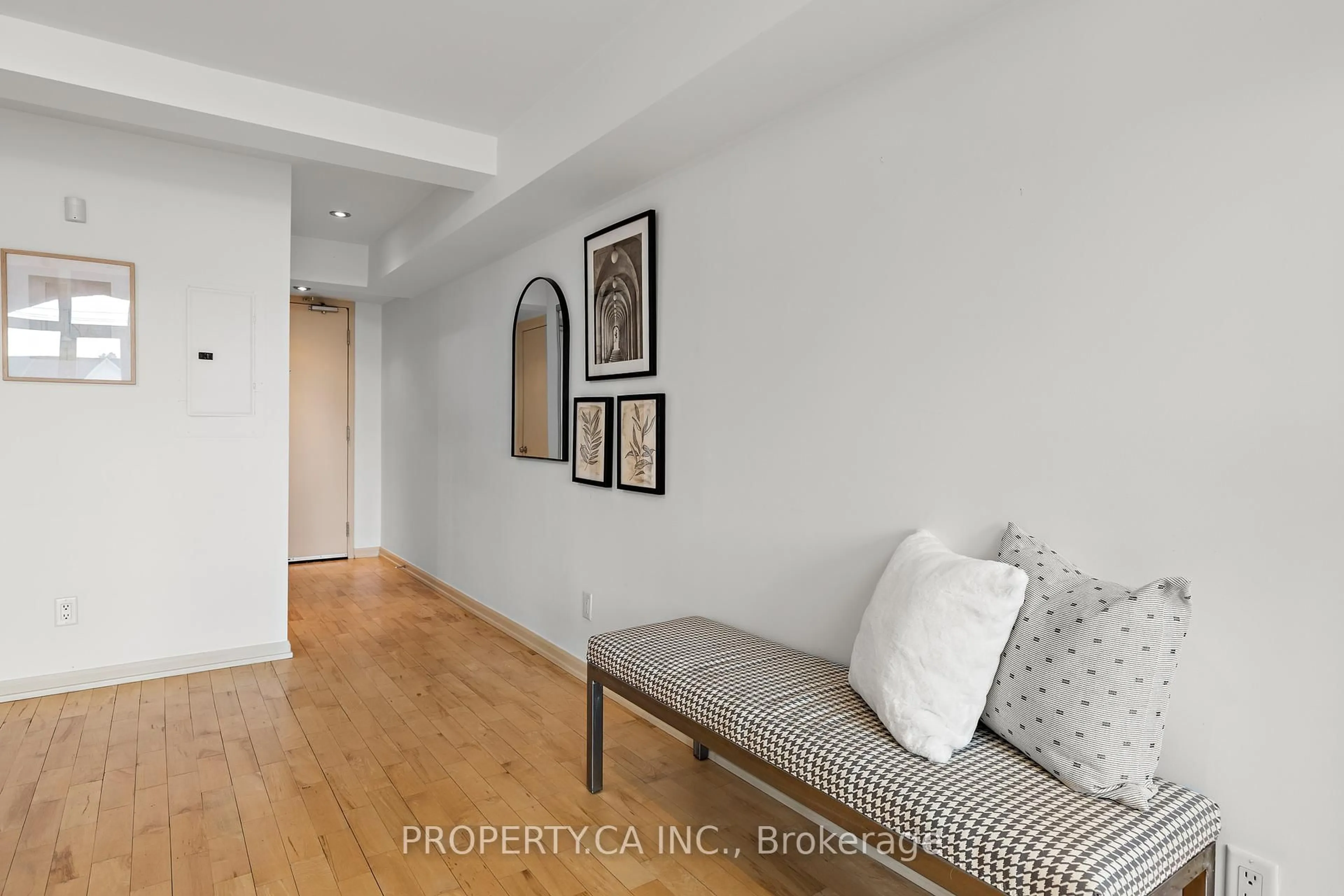 Indoor entryway for 660 Pape Ave #209, Toronto Ontario M4K 3S5