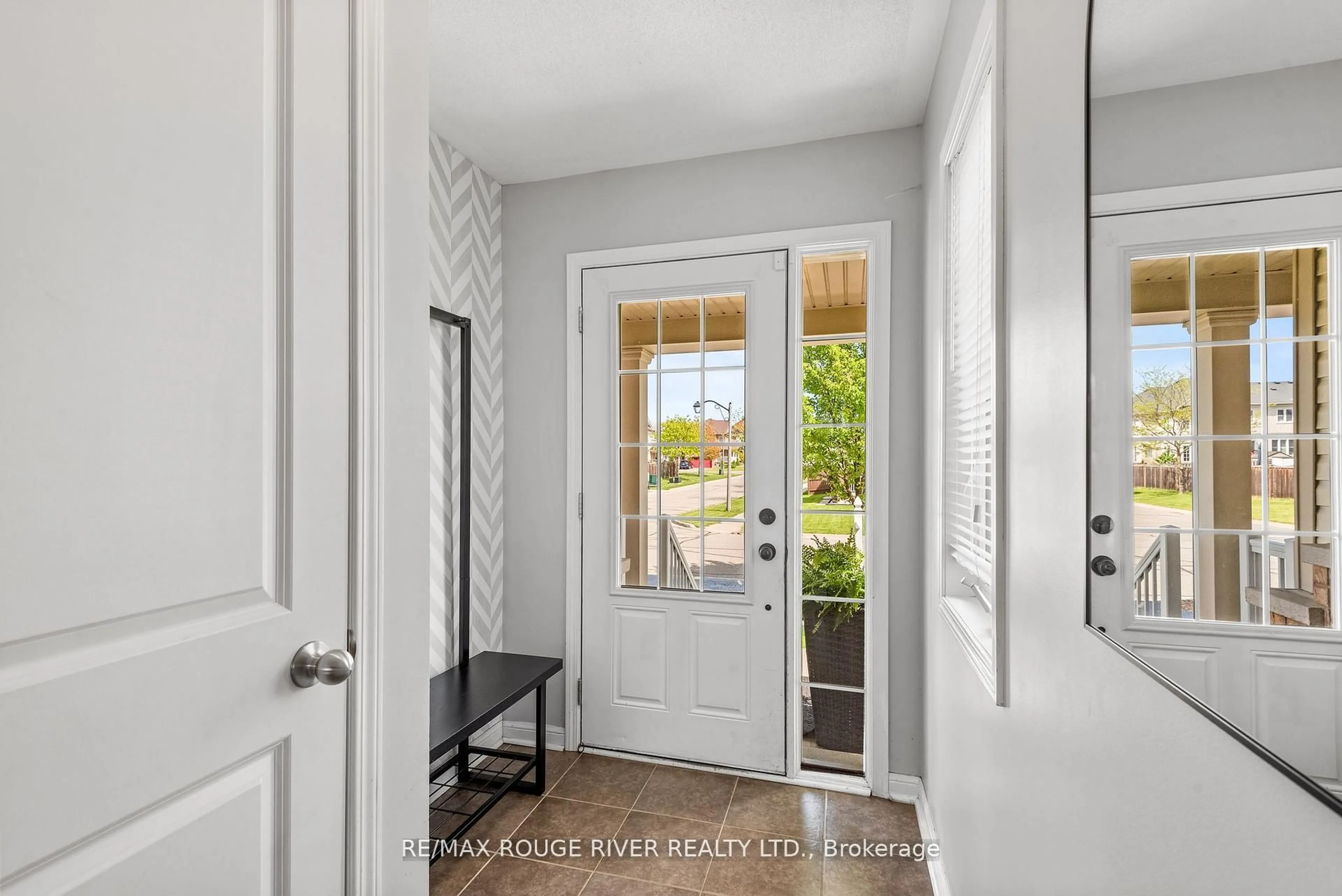 Indoor entryway for 20 Gallimere Crt, Whitby Ontario L1N 0J5