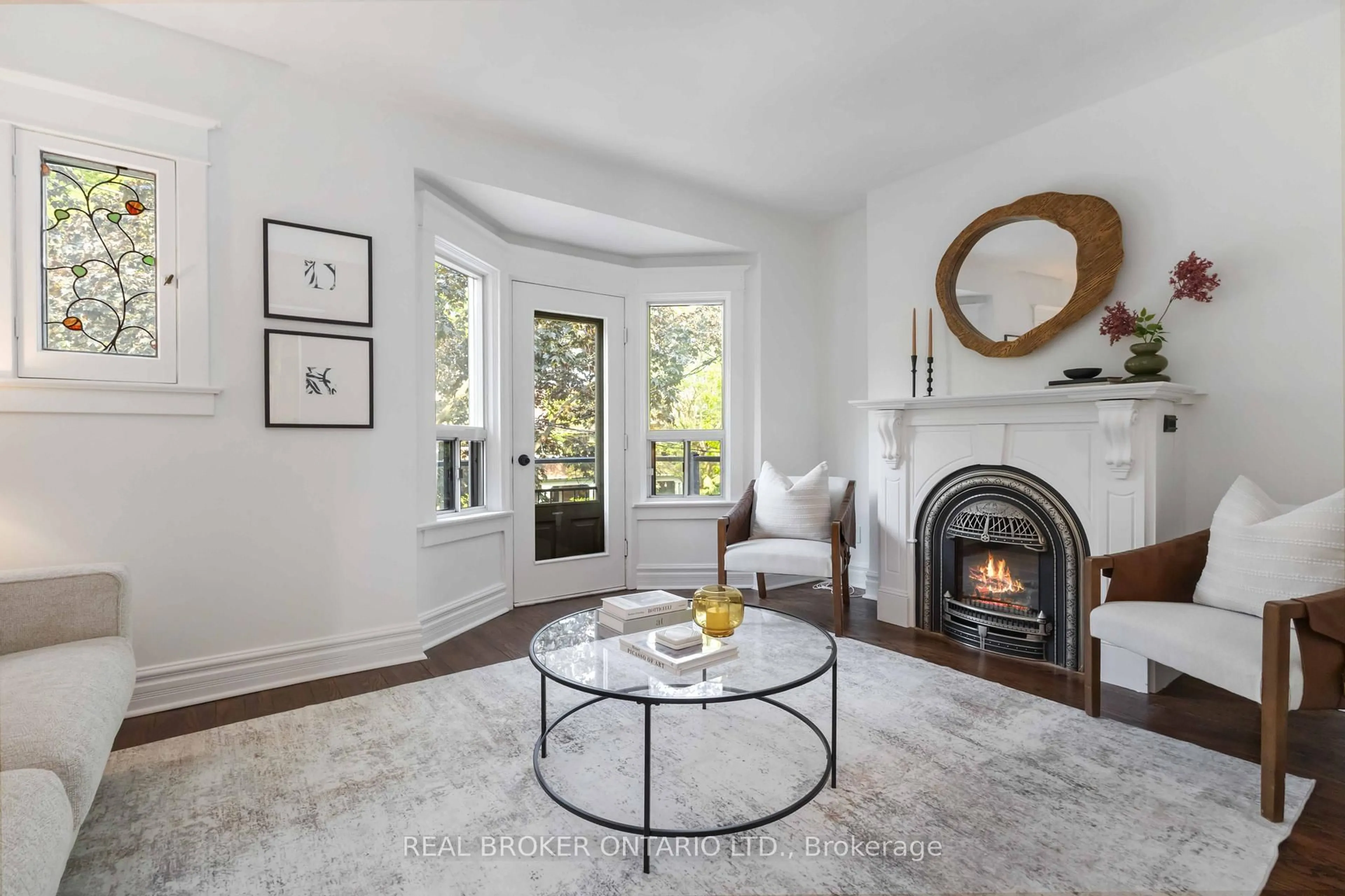Living room with furniture, unknown for 284 Waverley Rd, Toronto Ontario M4L 3T6