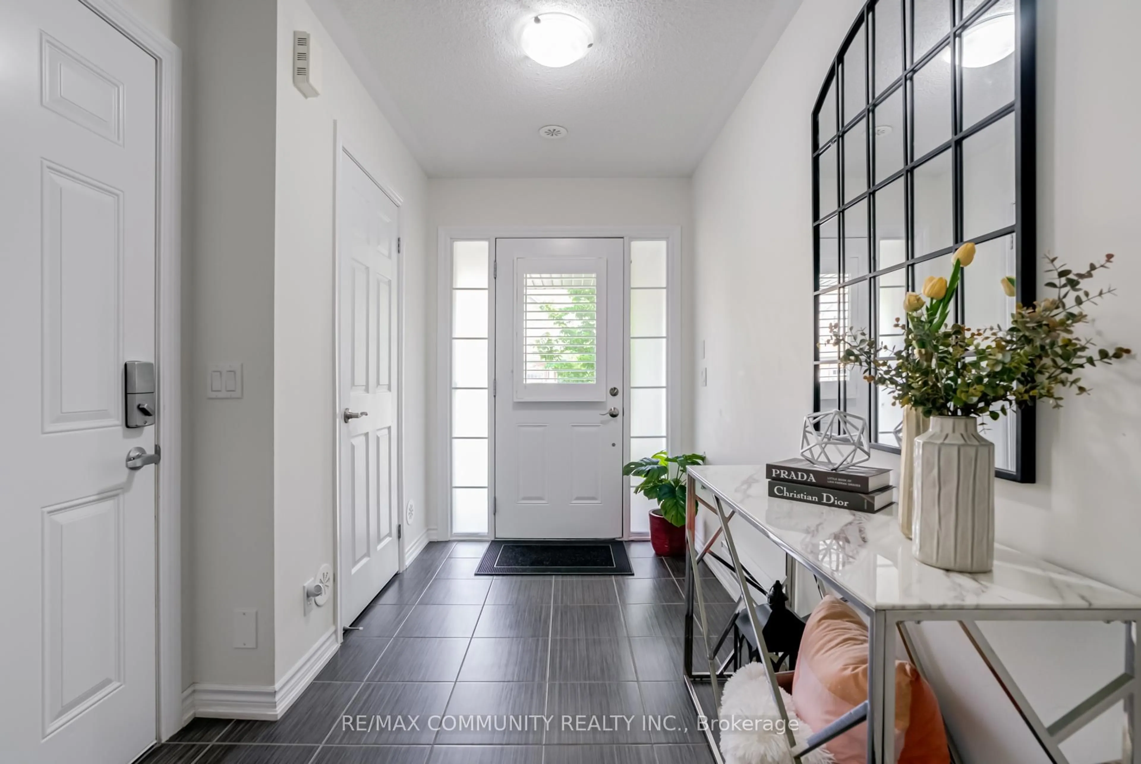 Indoor entryway for 52 Nearco Cres, Oshawa Ontario L1L 0J4