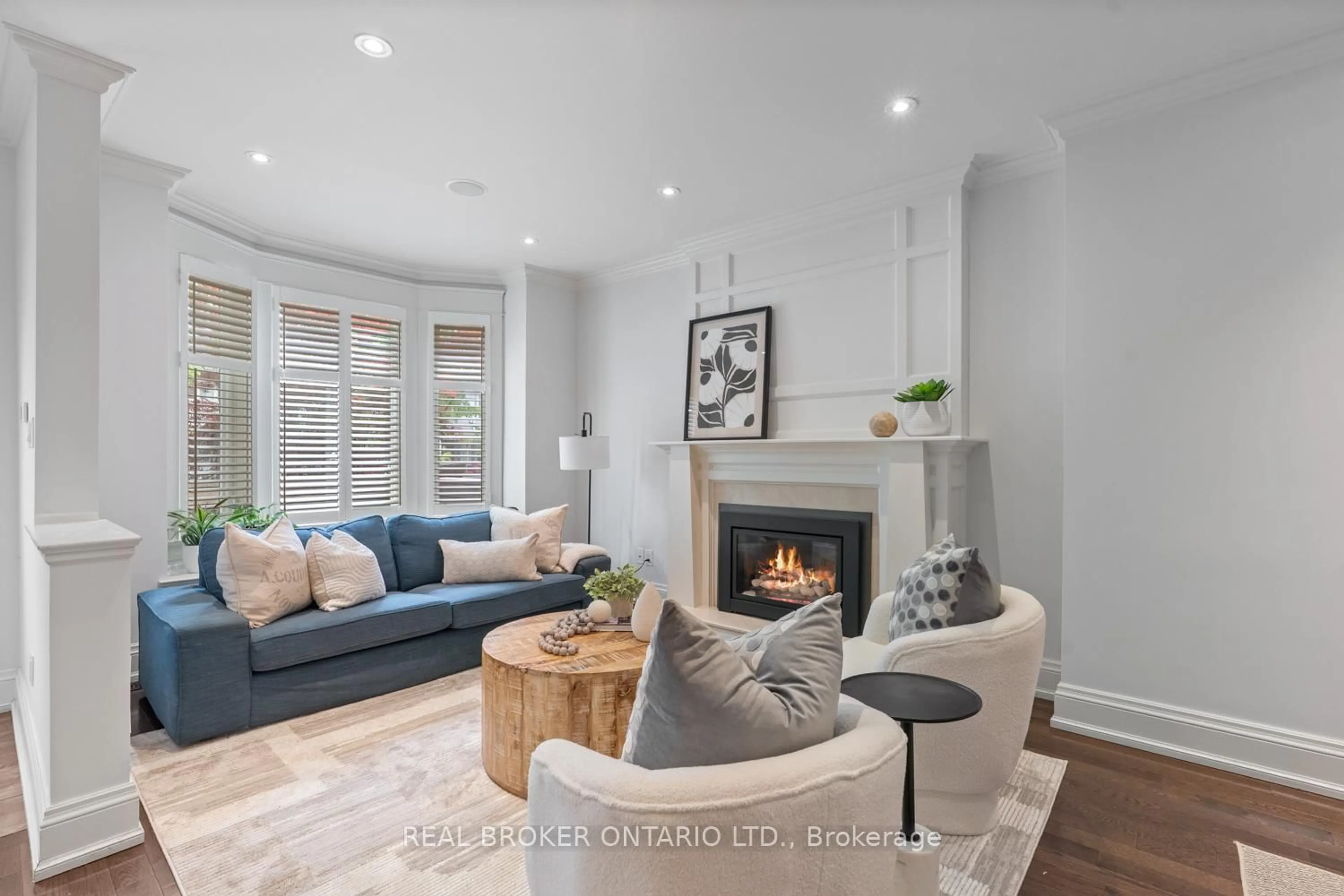 Living room with furniture, unknown for 178 Browning Ave, Toronto Ontario M4K 1W5