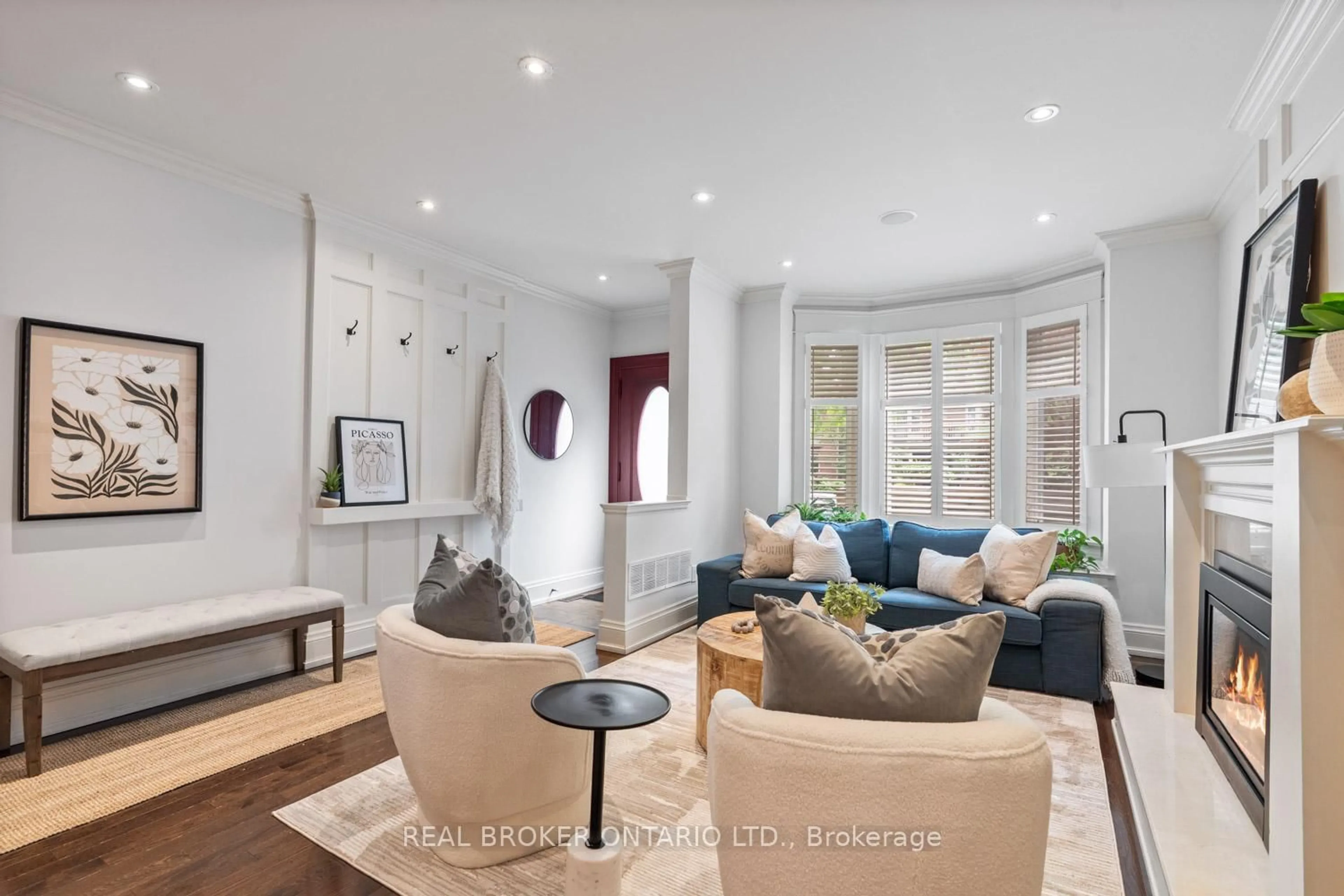 Living room with furniture, unknown for 178 Browning Ave, Toronto Ontario M4K 1W5