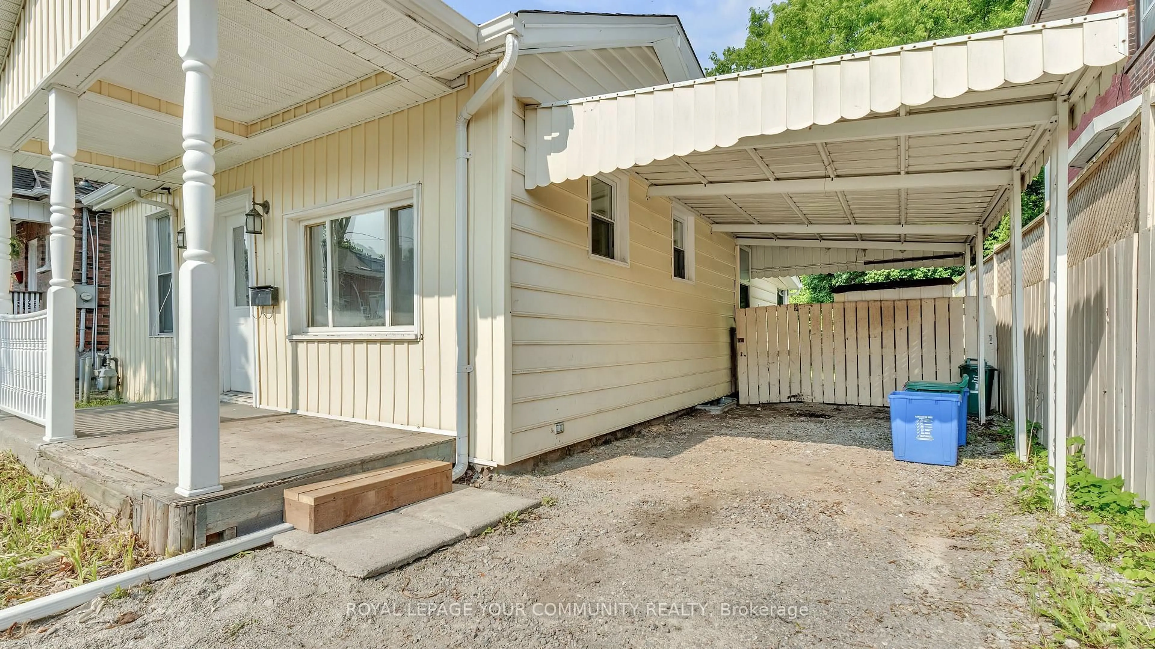 Patio, street for 287 Jarvis St, Oshawa Ontario L1G 5K8