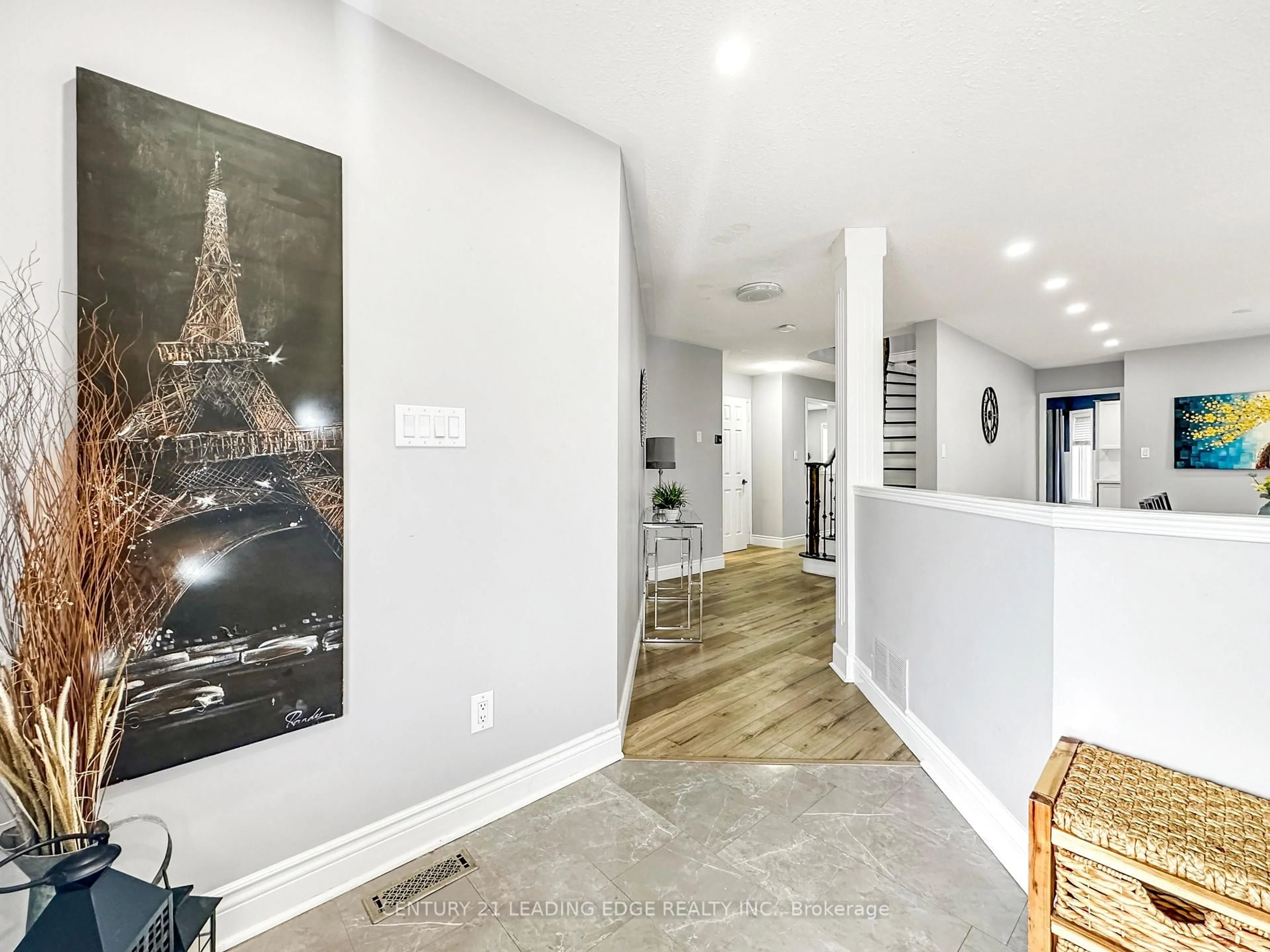 Indoor entryway for 91 Perryview Dr, Scugog Ontario L9L 1T6