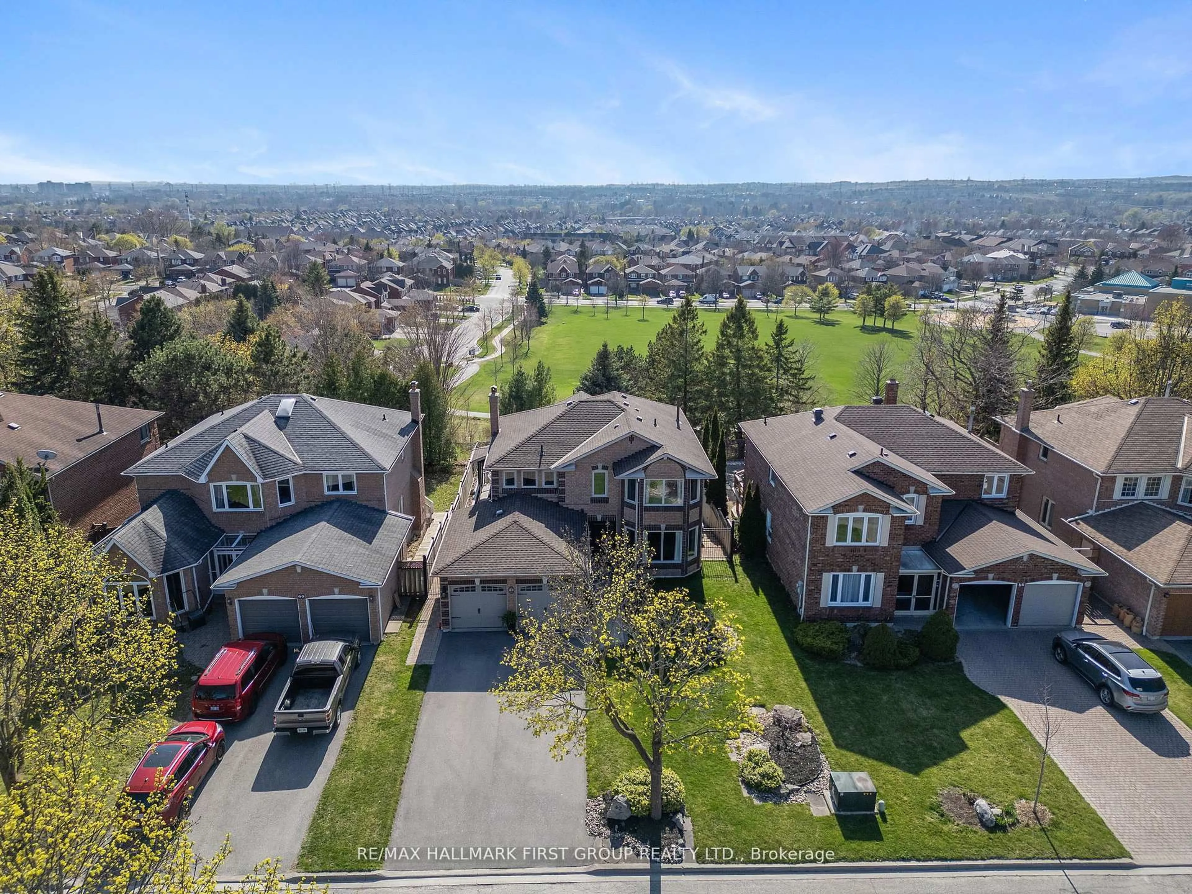 A pic from outside/outdoor area/front of a property/back of a property/a pic from drone, street for 62 Wilce Dr, Ajax Ontario L1T 3K2