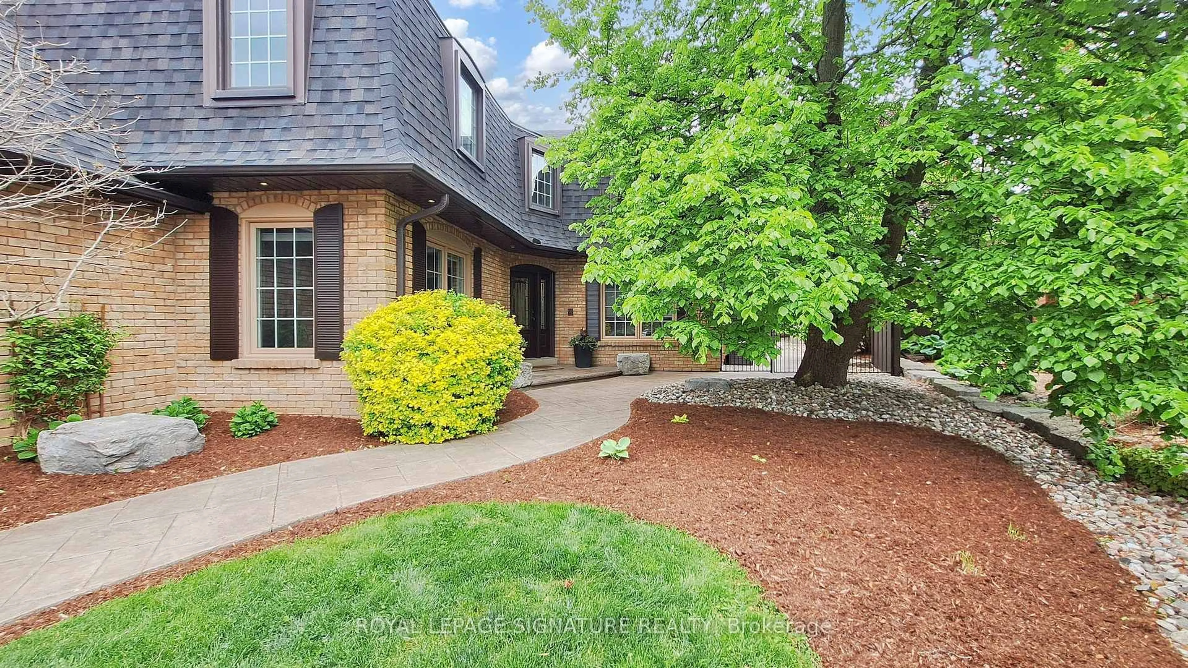 Home with brick exterior material, street for 6 Harlowe Crt, Whitby Ontario L1N 6V3