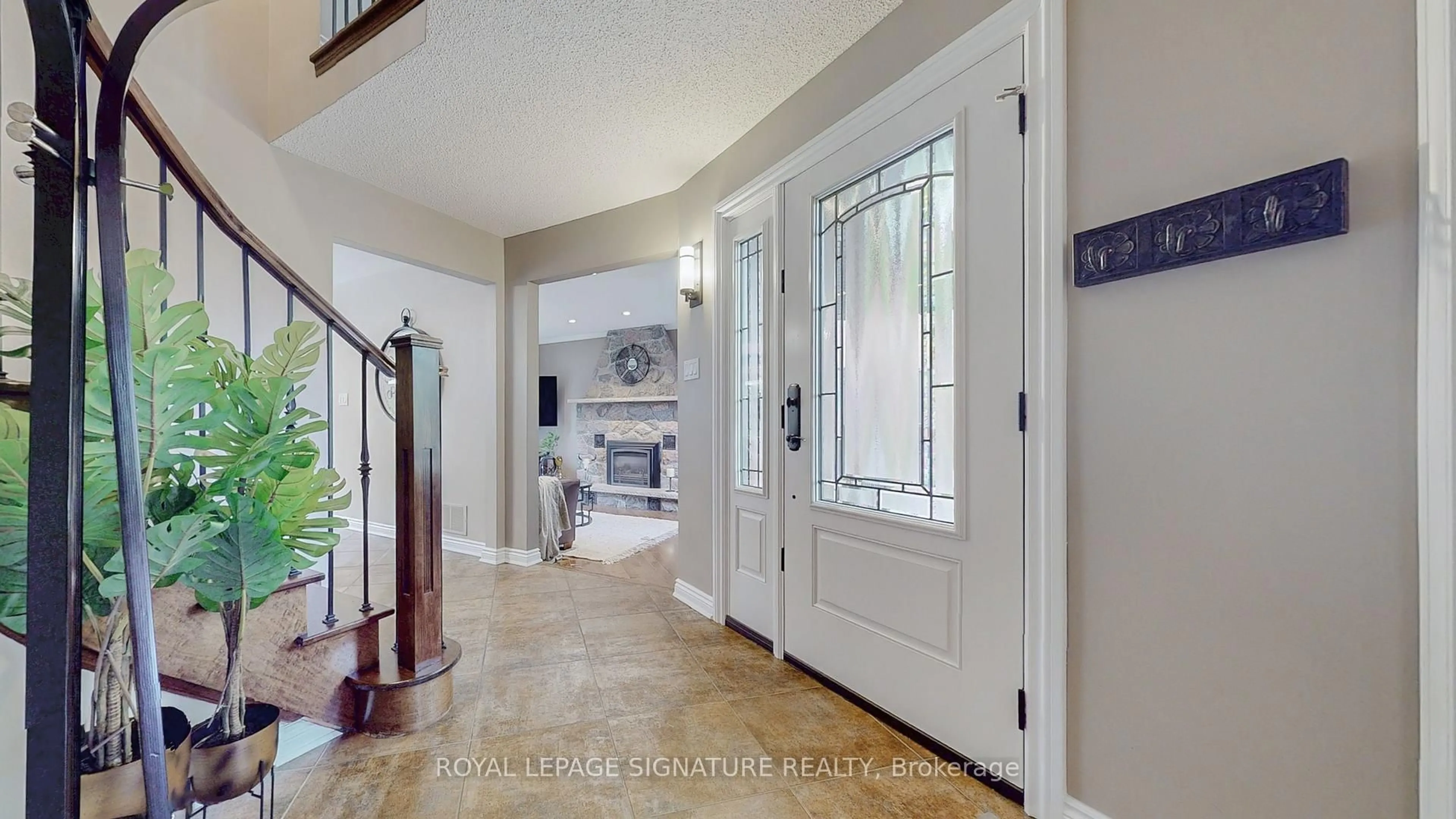 Indoor entryway for 6 Harlowe Crt, Whitby Ontario L1N 6V3