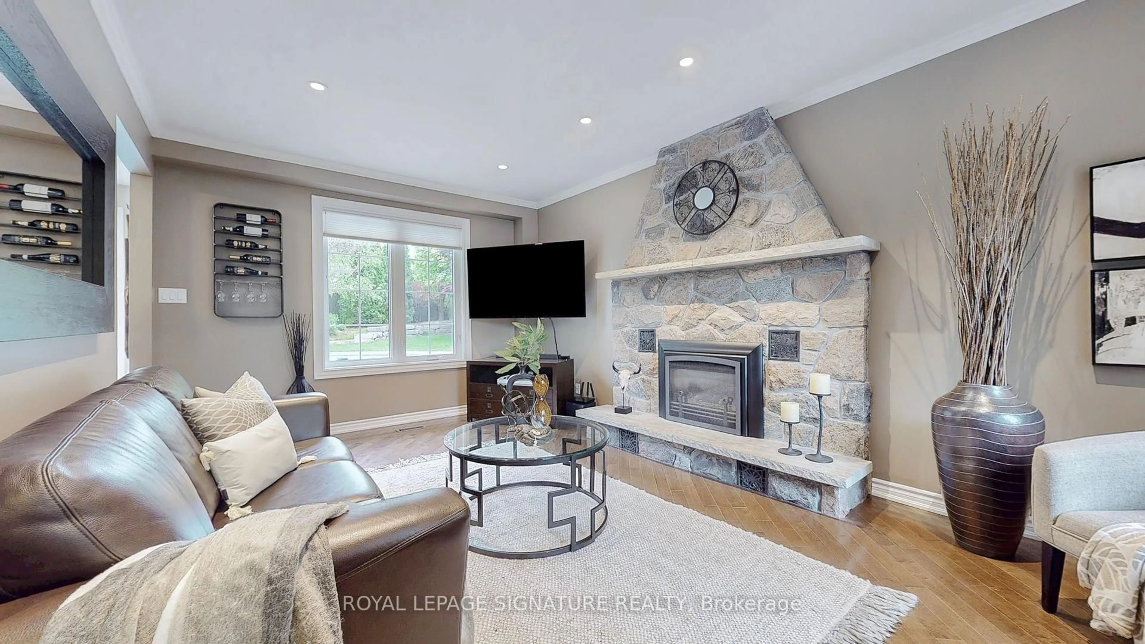Living room with furniture, unknown for 6 Harlowe Crt, Whitby Ontario L1N 6V3