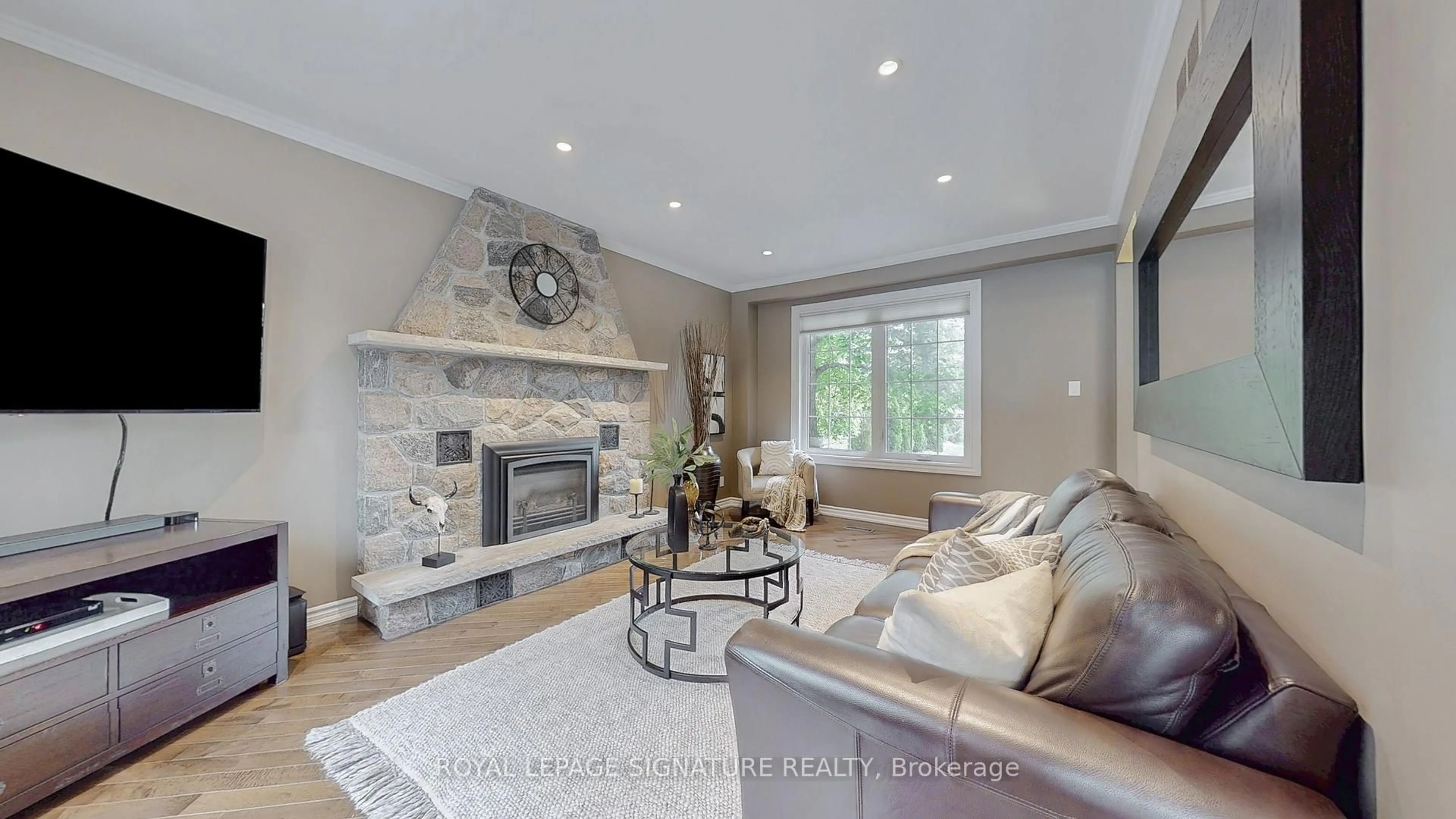 Living room with furniture, unknown for 6 Harlowe Crt, Whitby Ontario L1N 6V3
