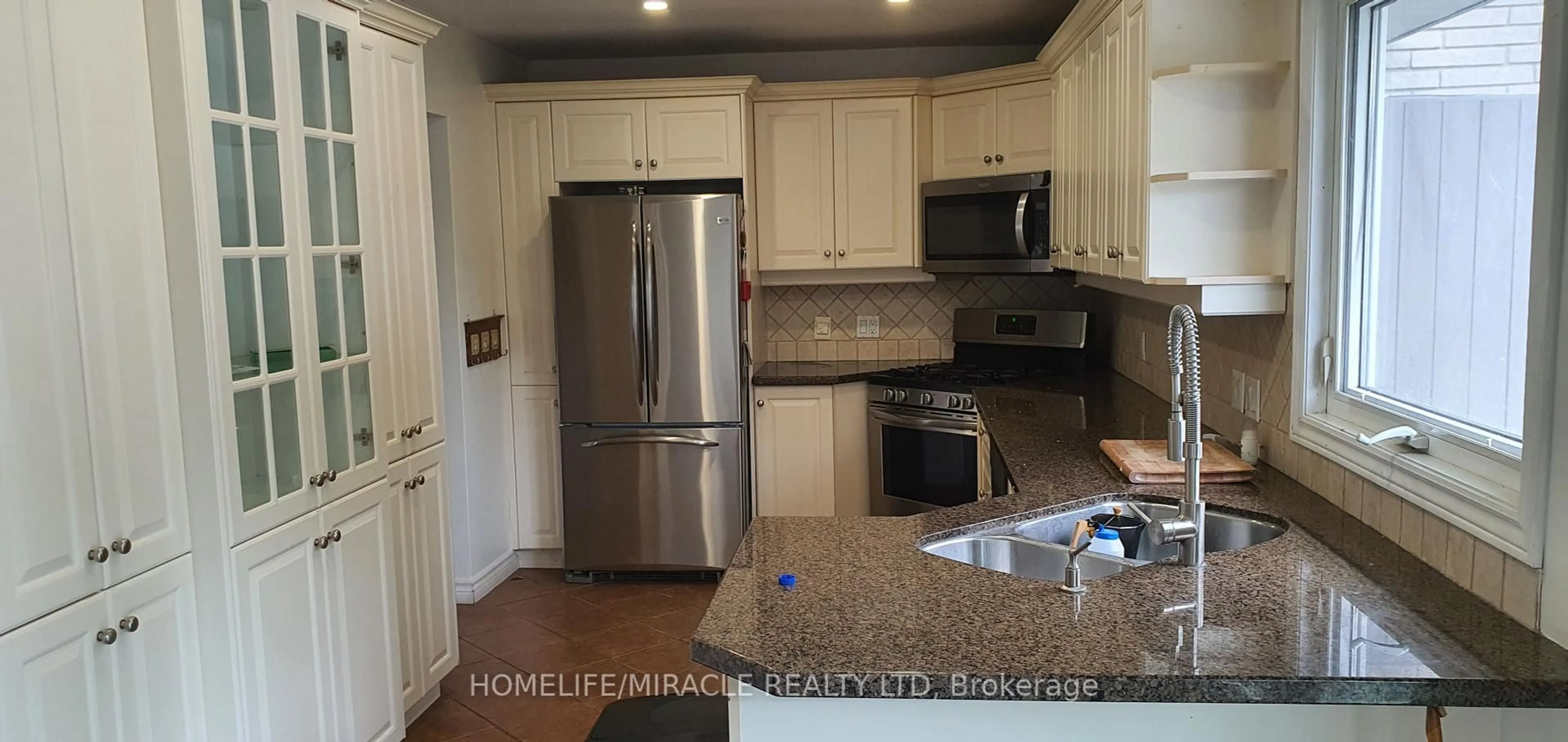 Open concept kitchen, unknown for 115 Parkway Ave, Clarington Ontario L1C 1B5